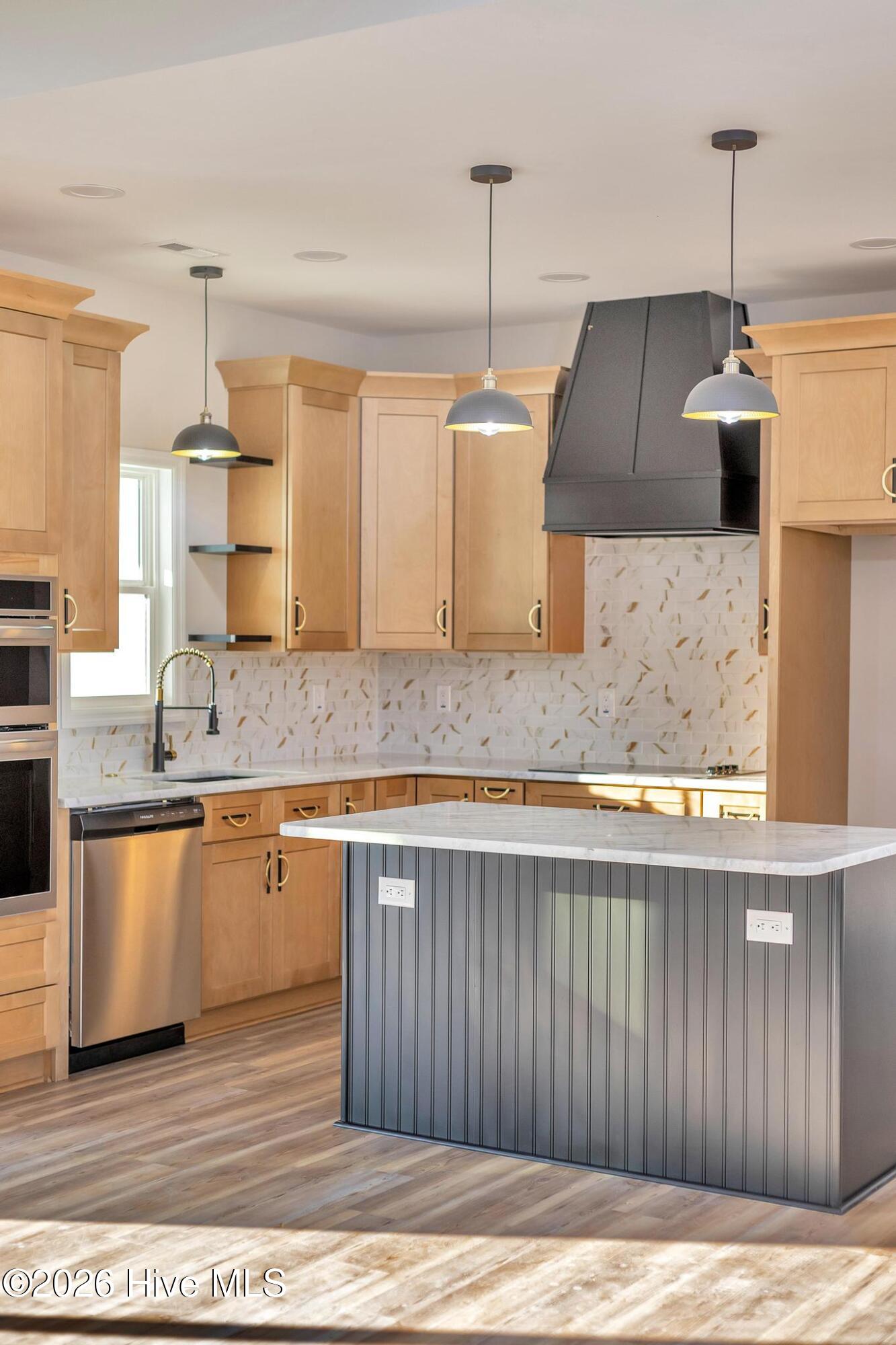 100552595 | Photo 36