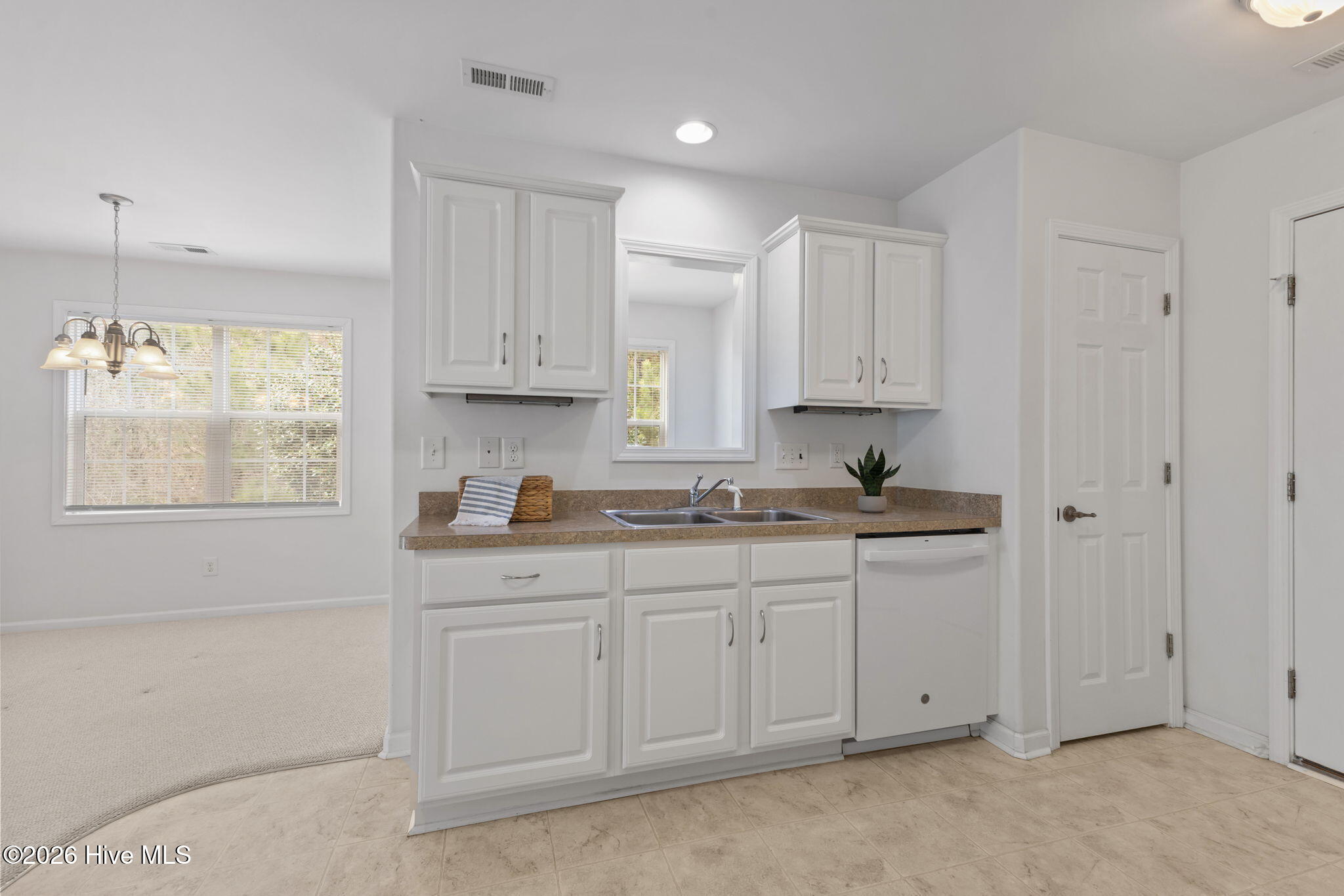 100559736 | Photo 10