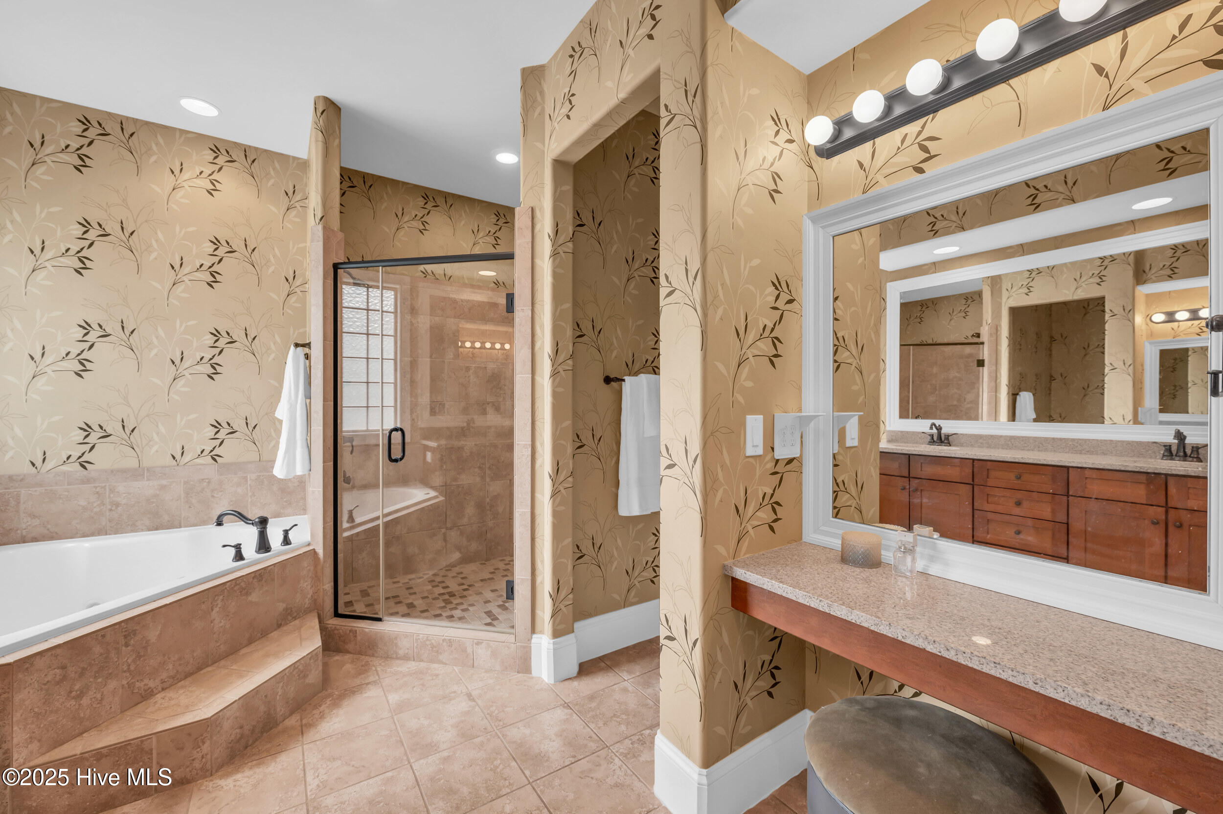 100517542 | Photo 24