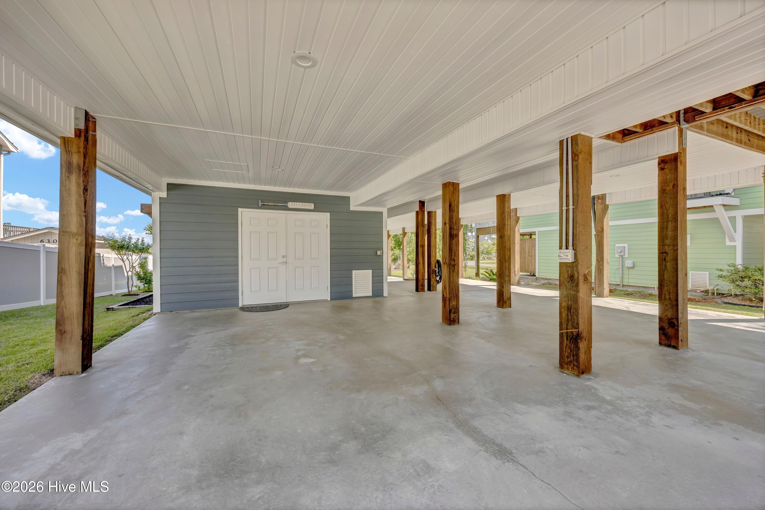 100569369 | Photo 57