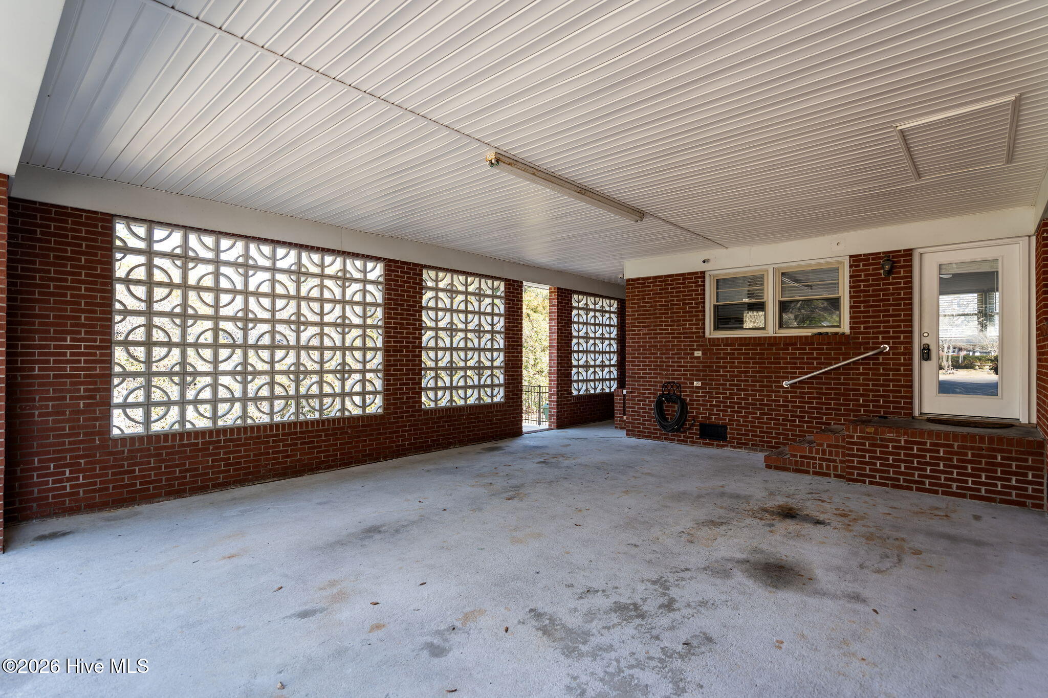 100548221 | Photo 53