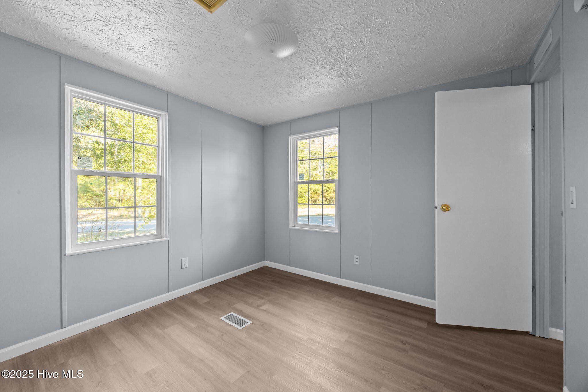 100541856 | Photo 12