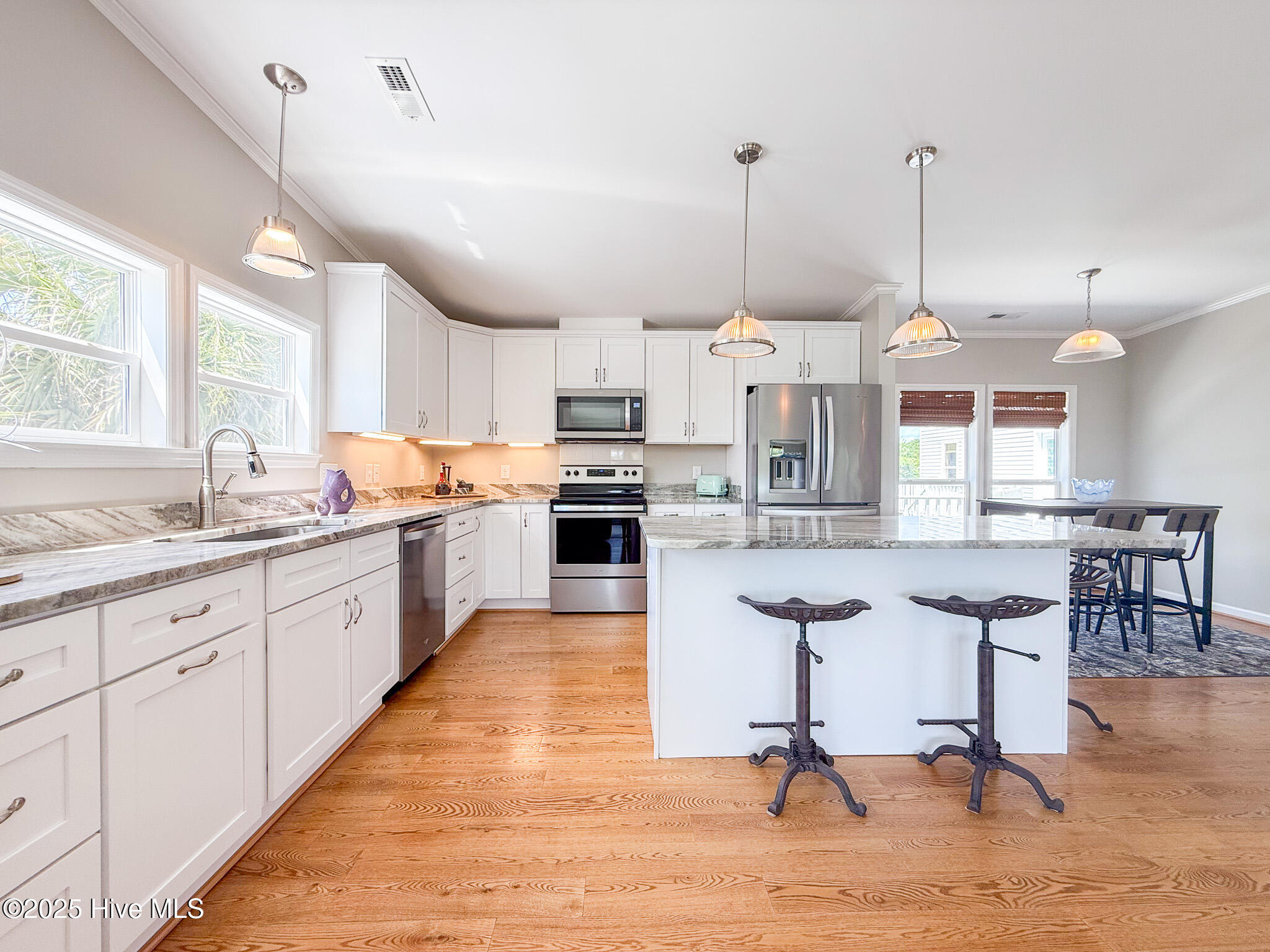 100516311 | Photo 14