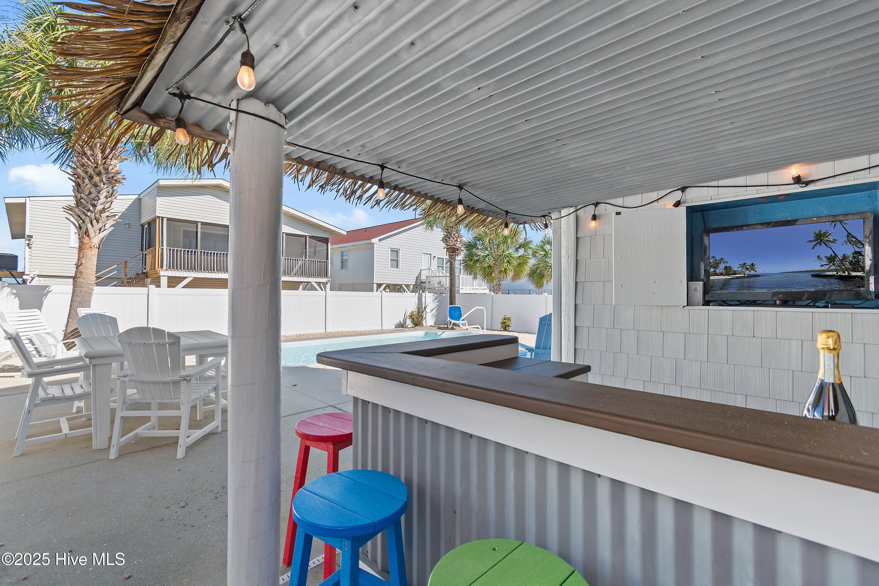 100535227 | Photo 35