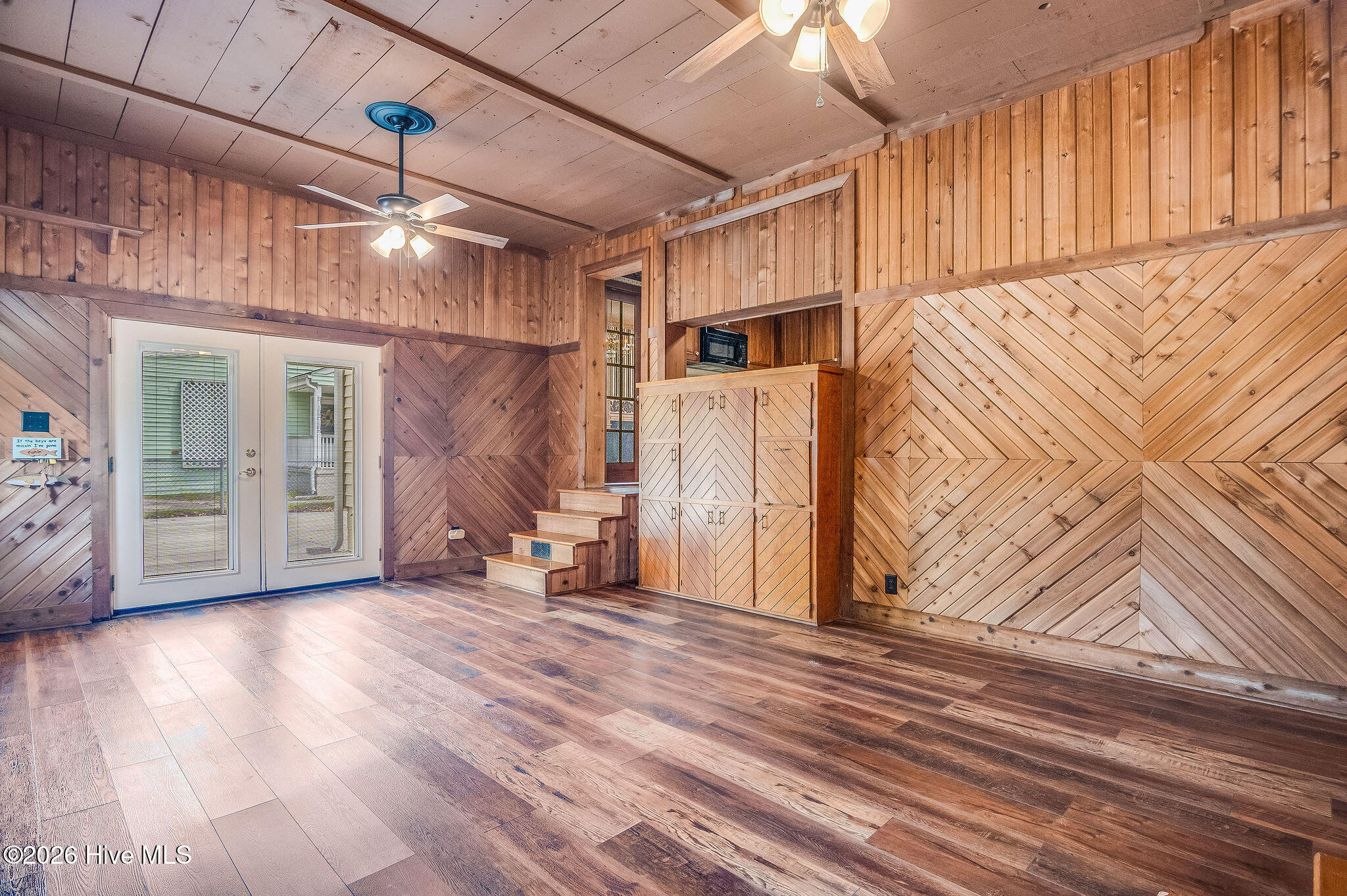 100565785 | Photo 41