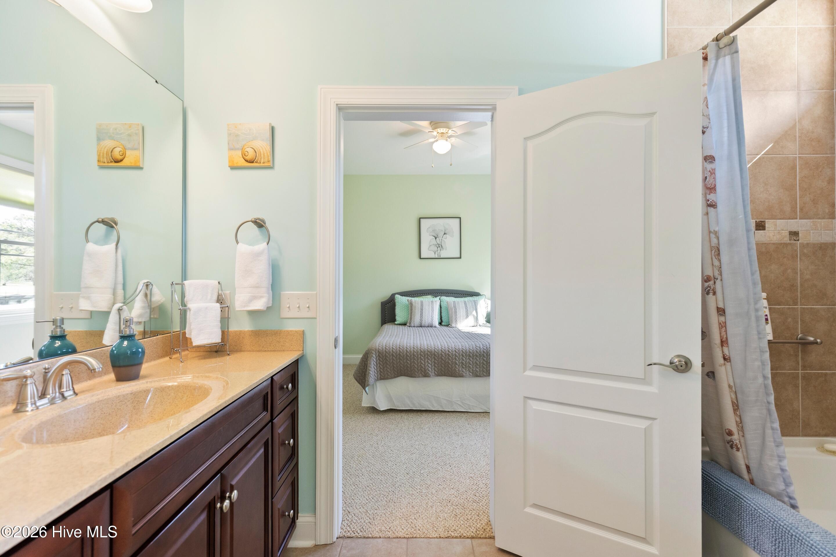 100547842 | Photo 28