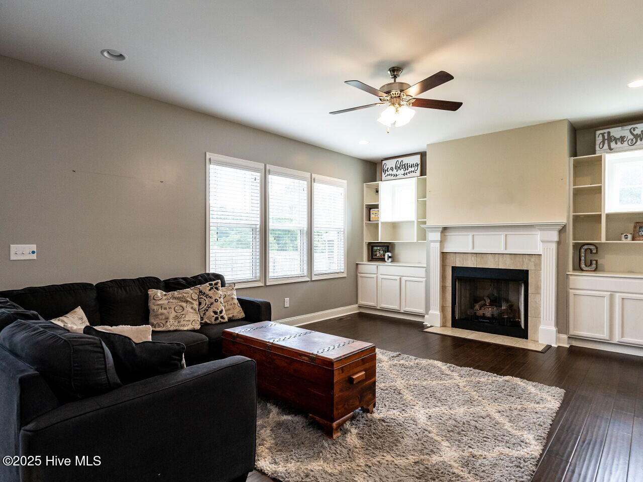 006-1280x960-family-room