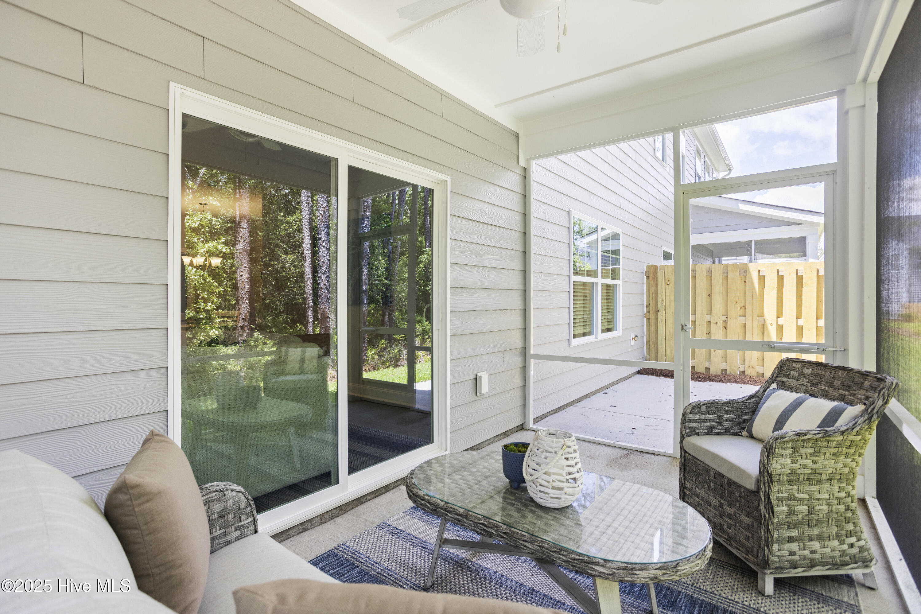 100543372 | Photo 30