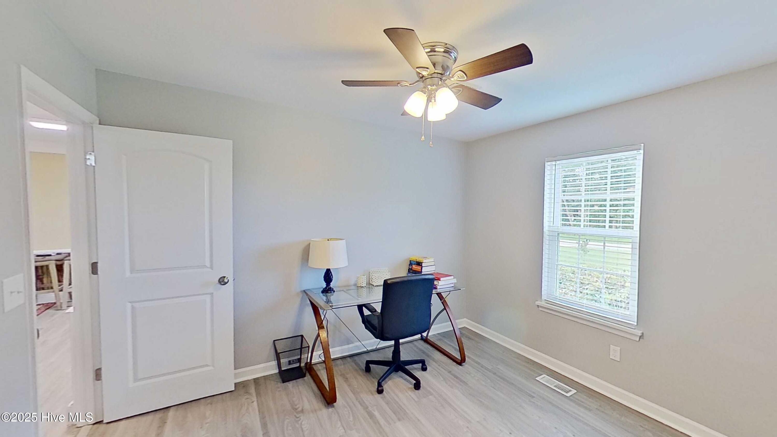 100520578 | Photo 14