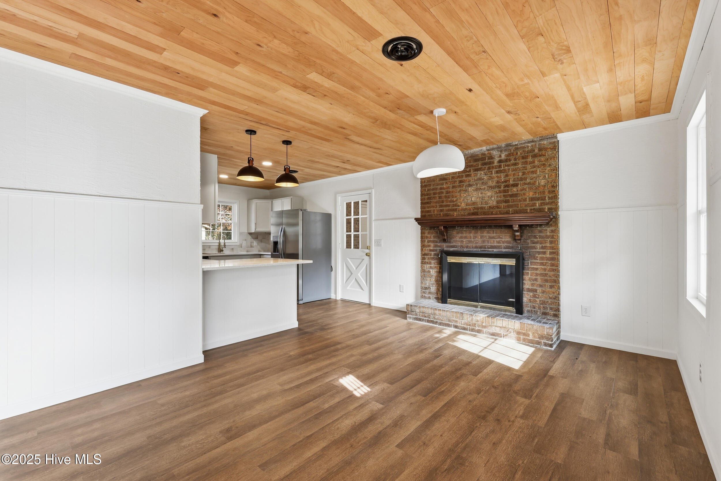 100542966 | Photo 13