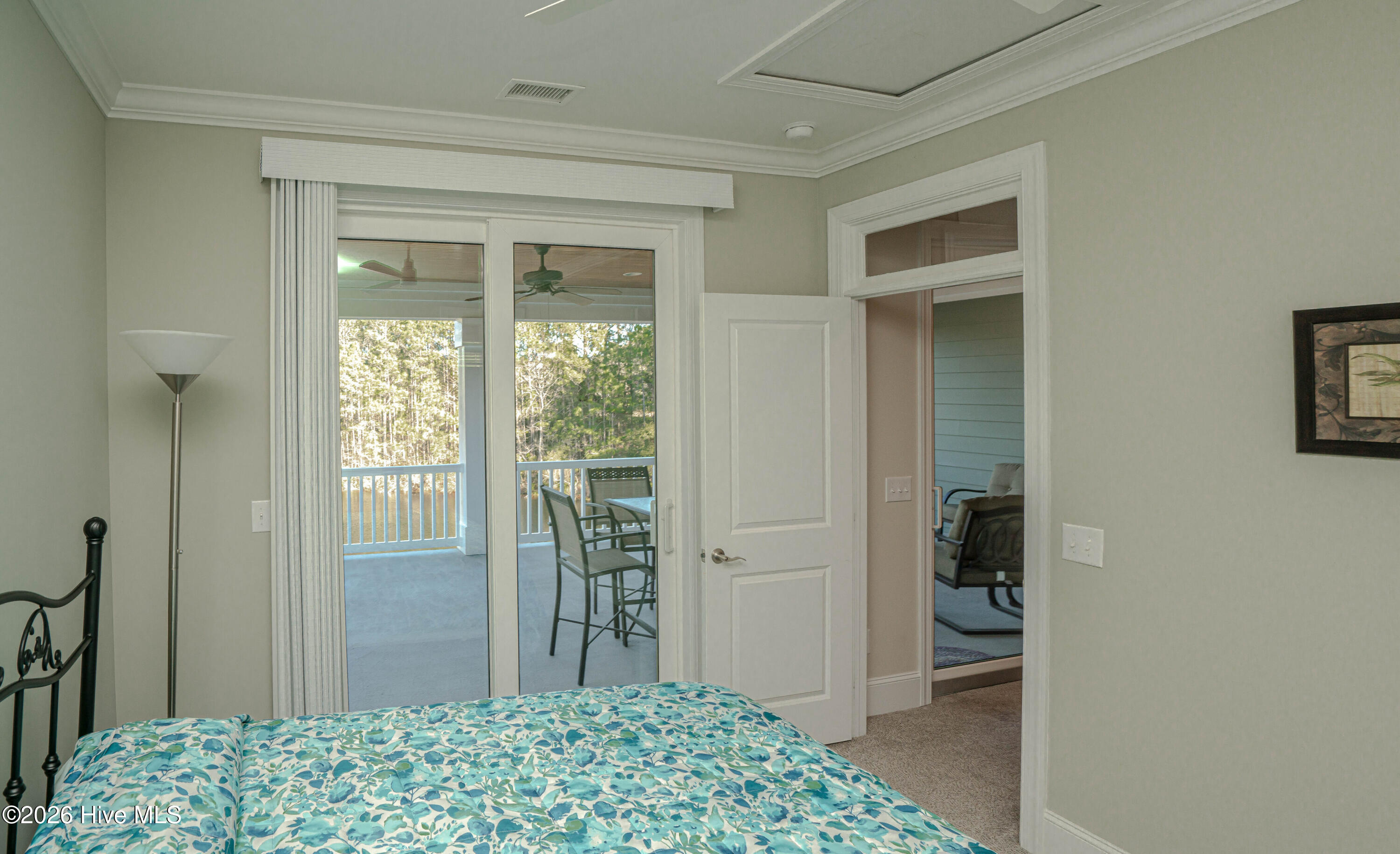 100550389 | Photo 52