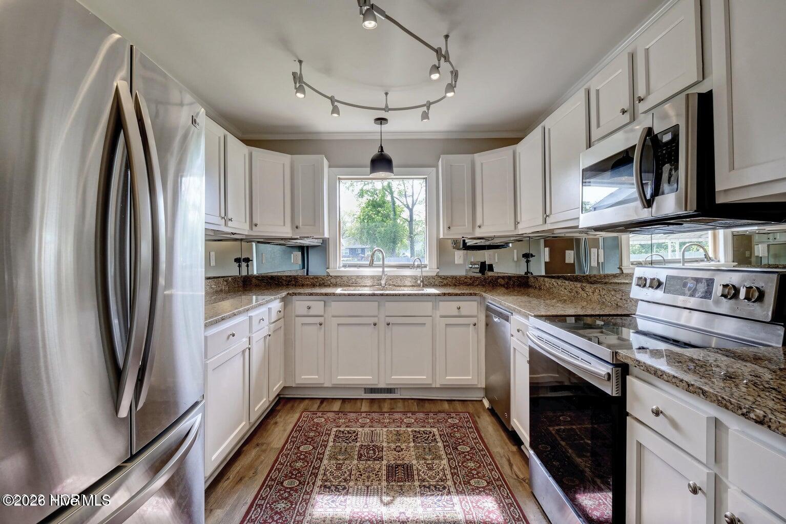 100556867 | Photo 20