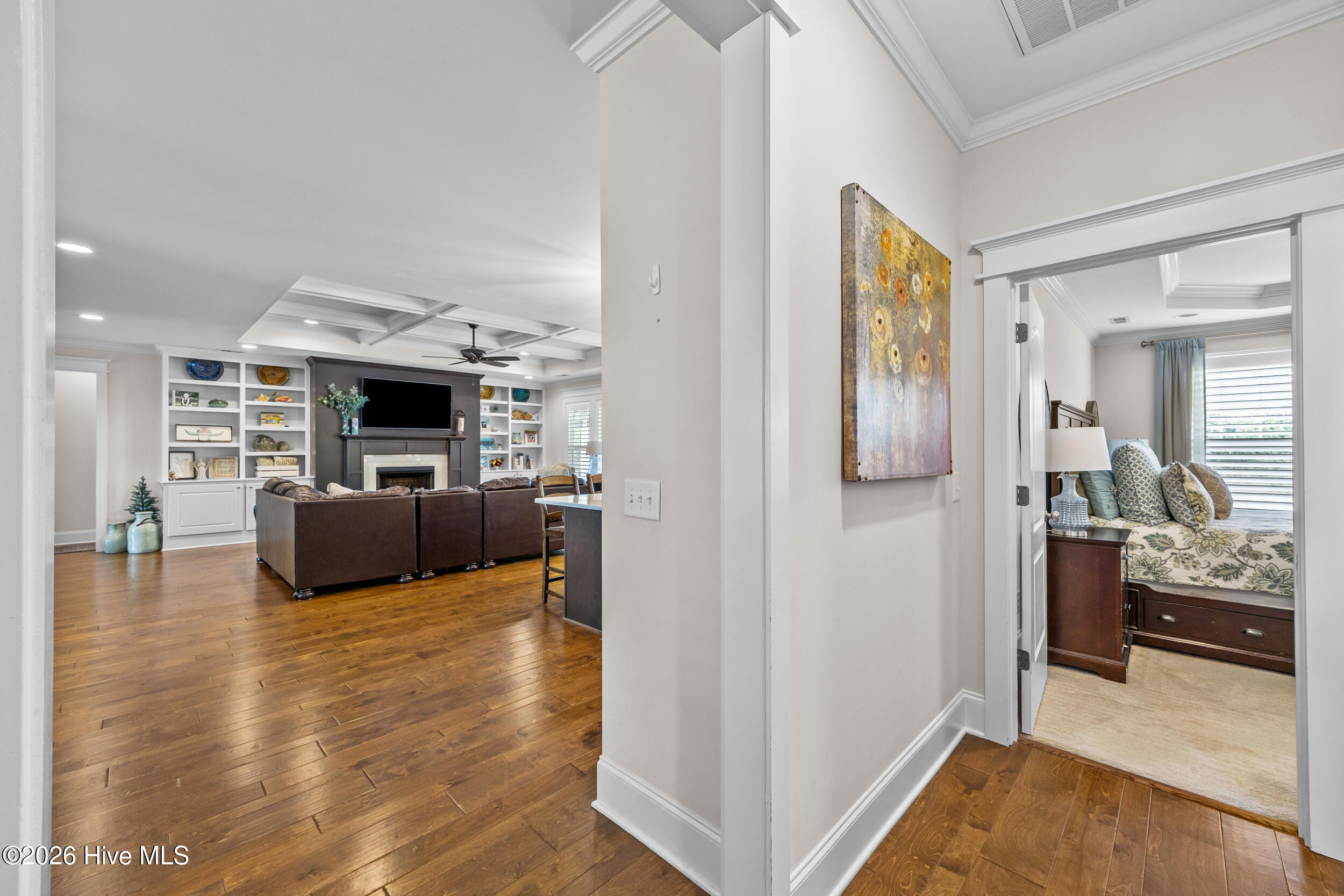 100562182 | Photo 33