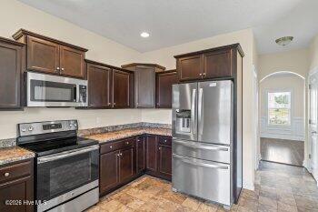 100561978 | Photo 12