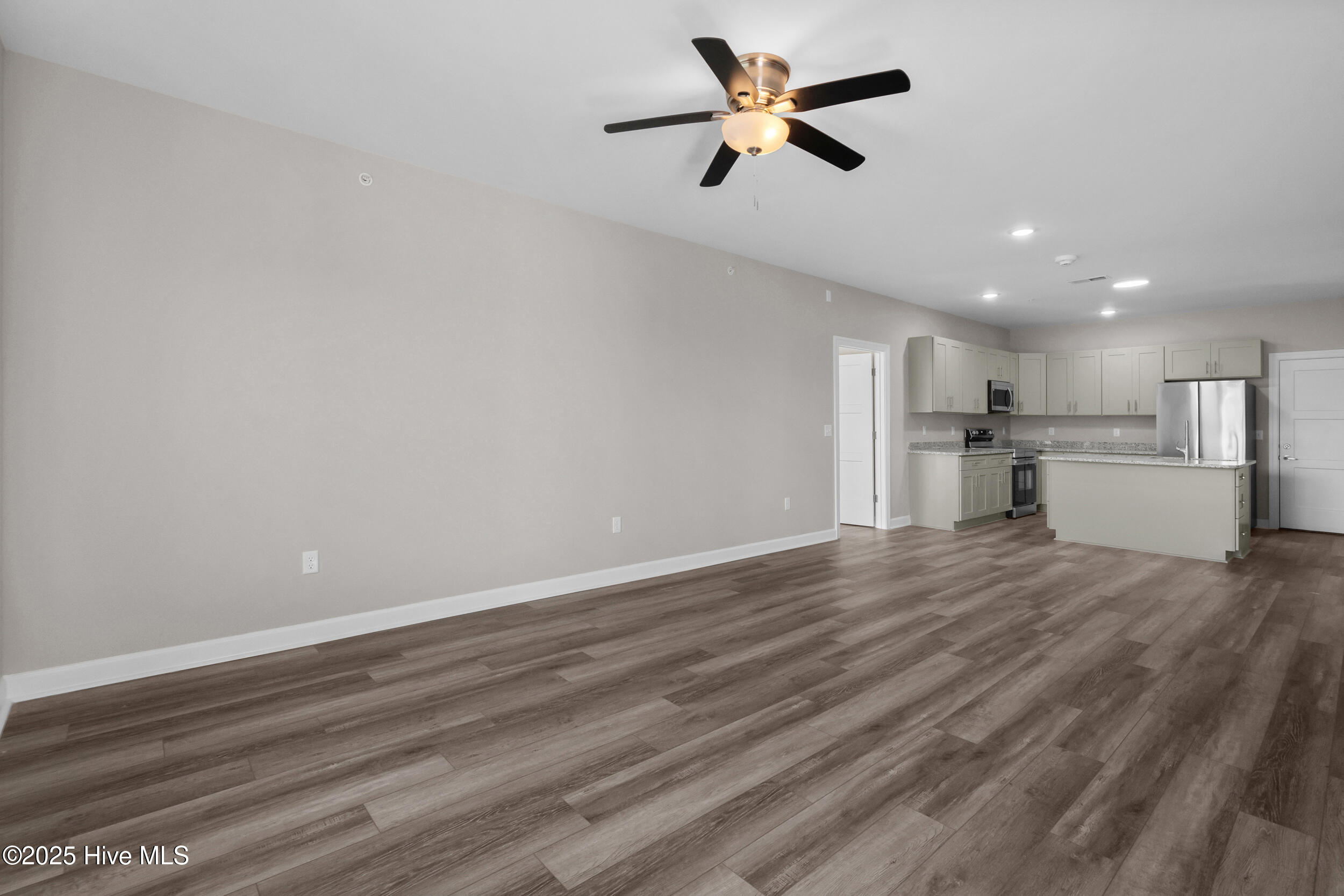 100539009 | Photo 11