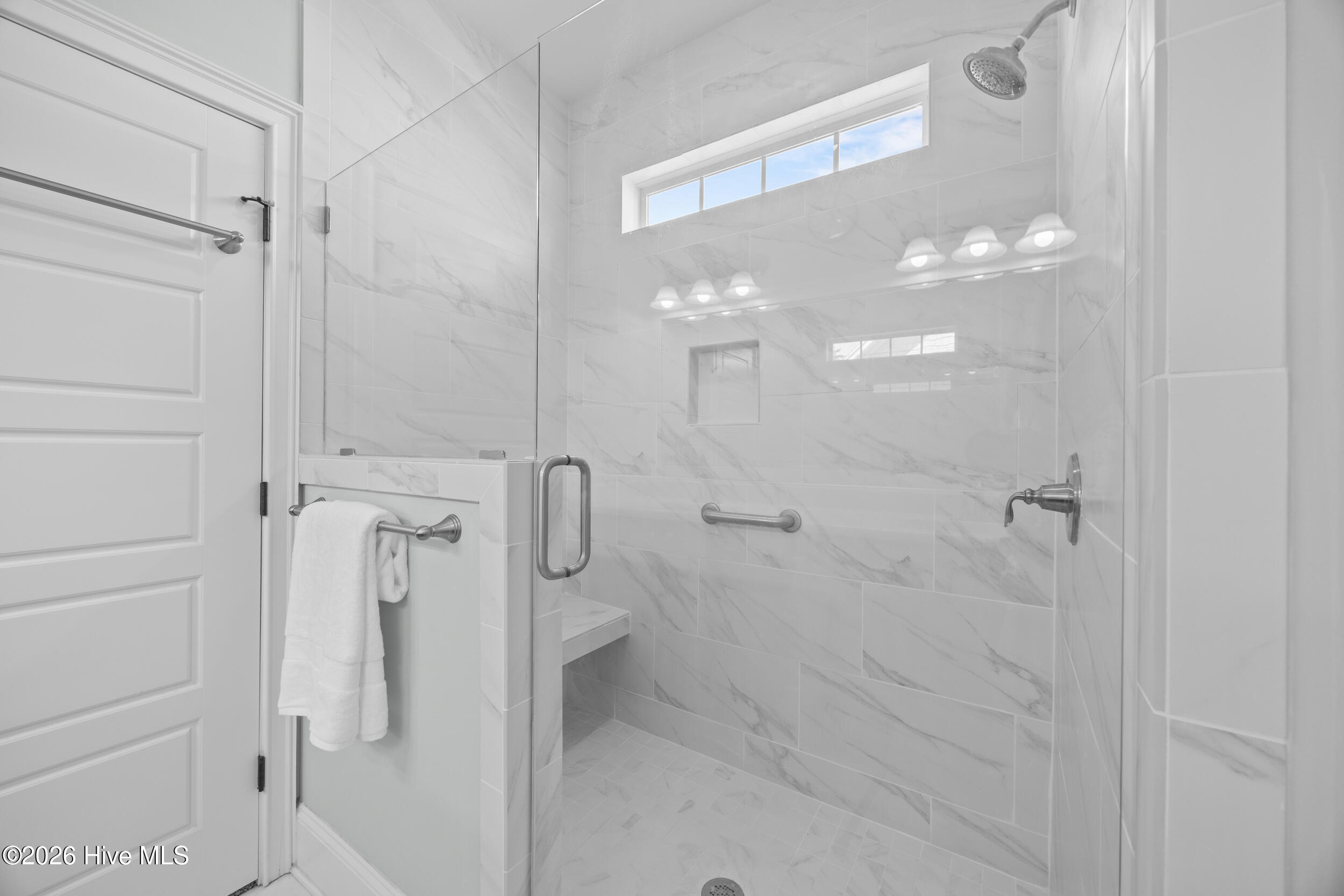 100565647 | Photo 28