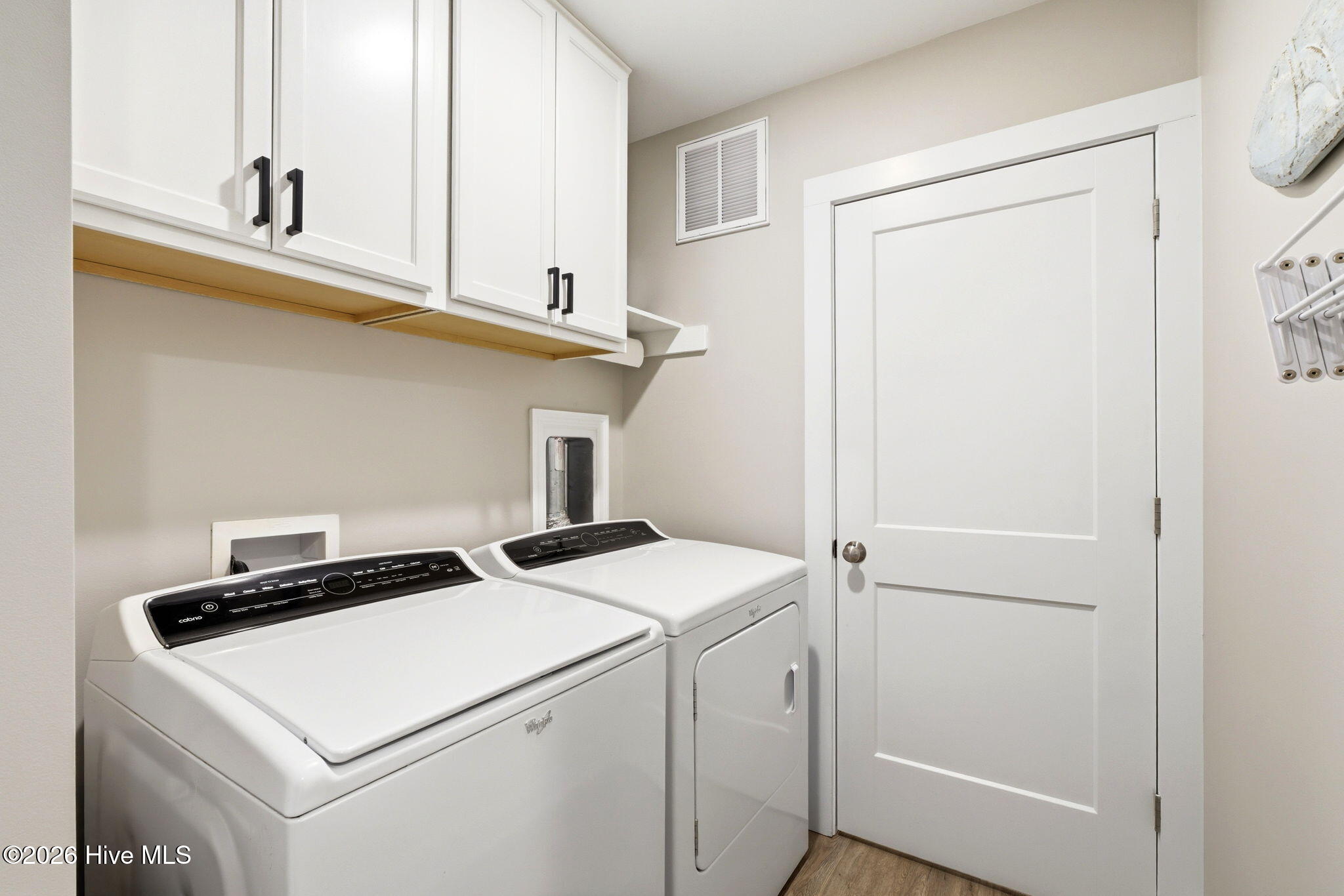 100567990 | Photo 25