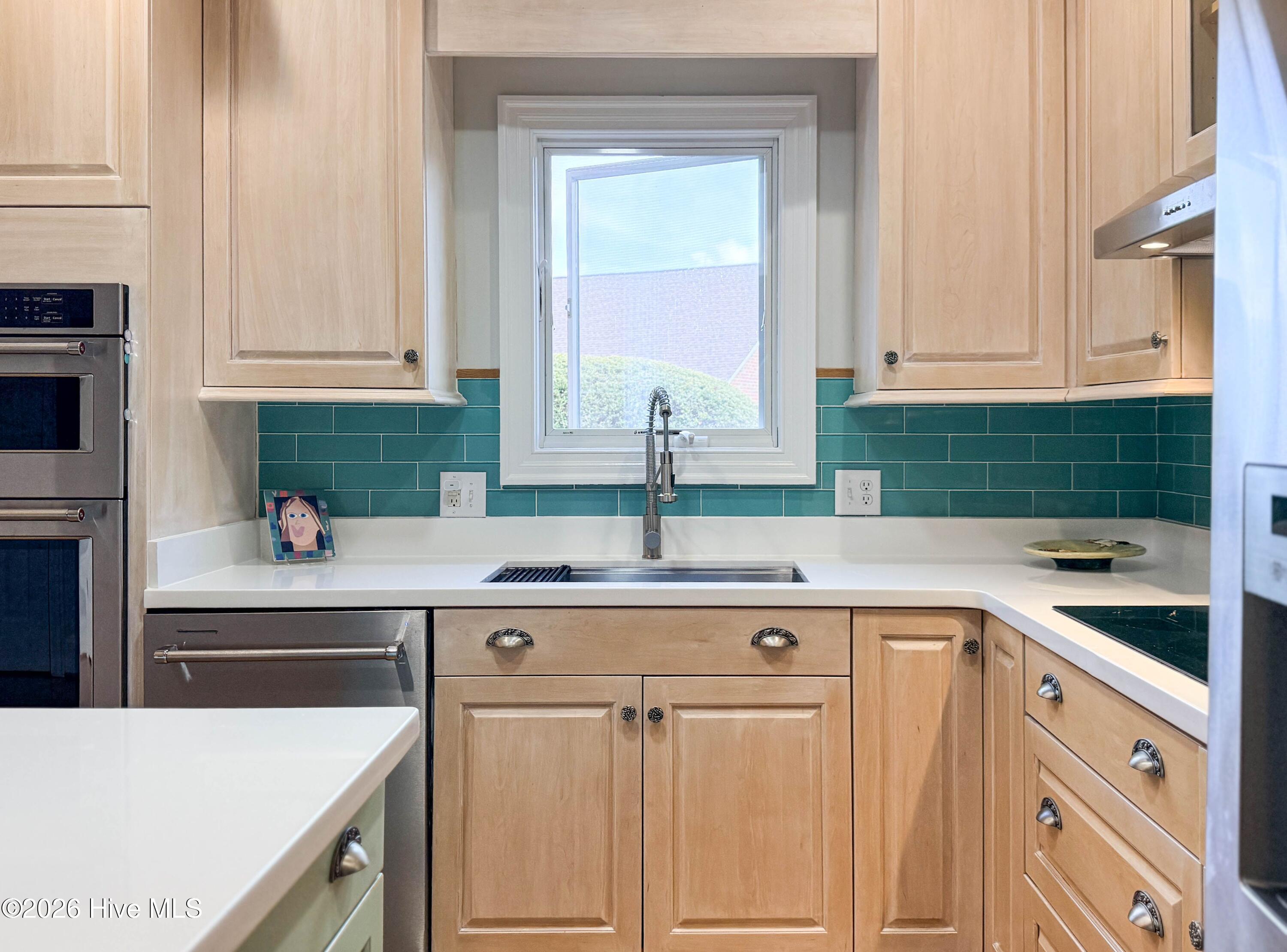 100559415 | Photo 35