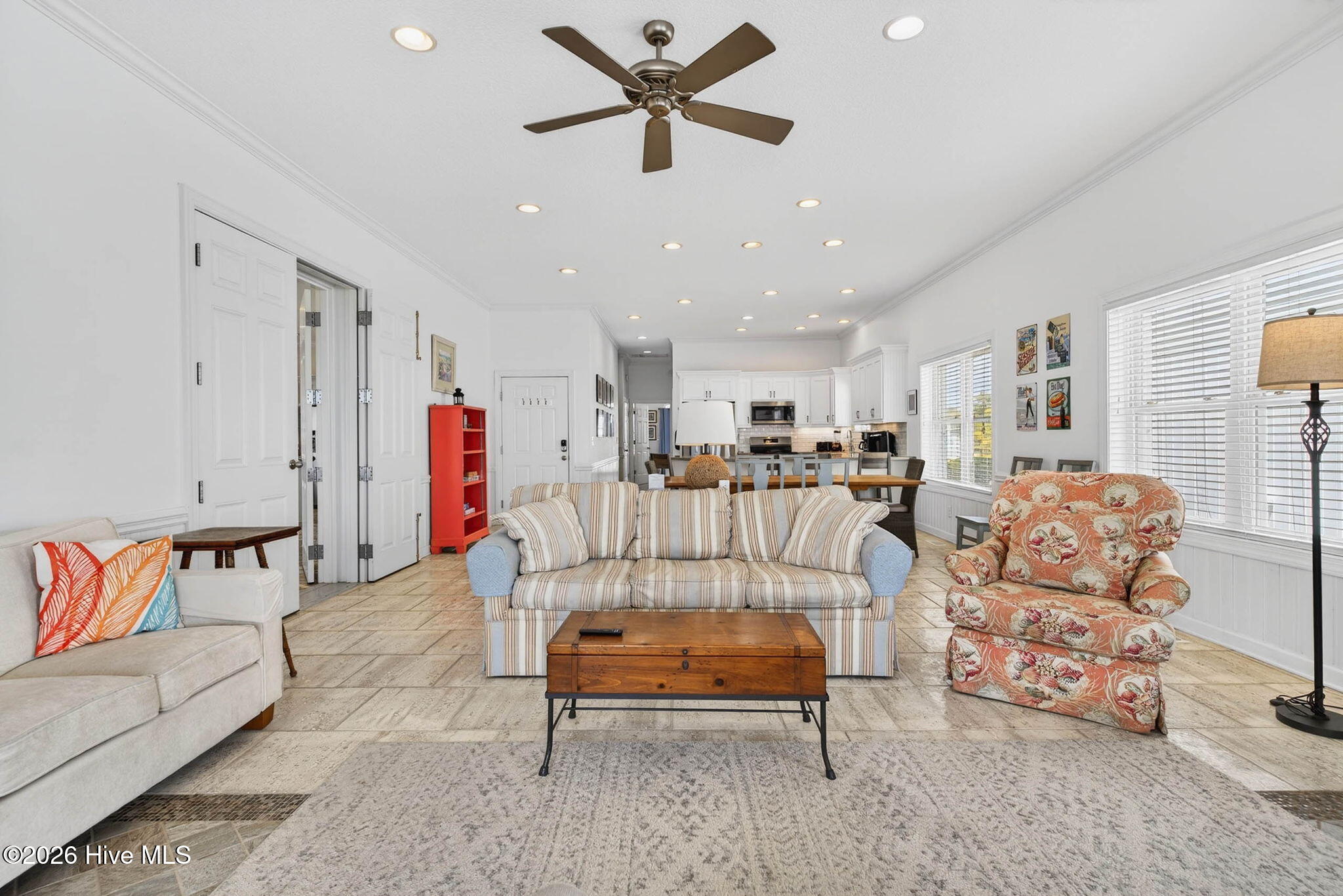 100563244 | Photo 44