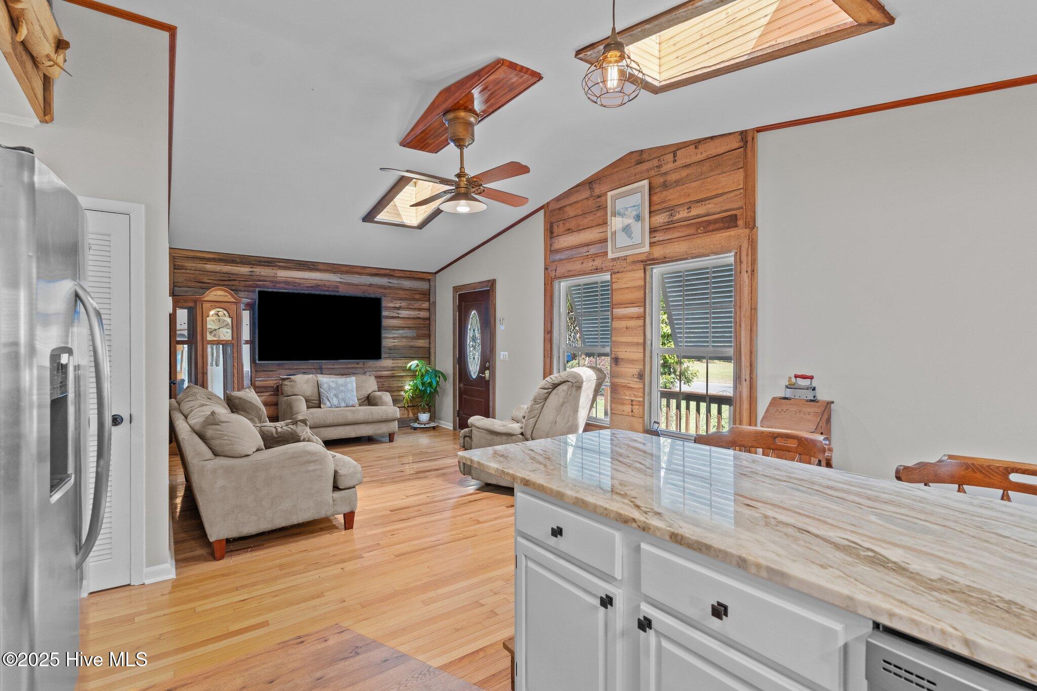 100527496 | Photo 14