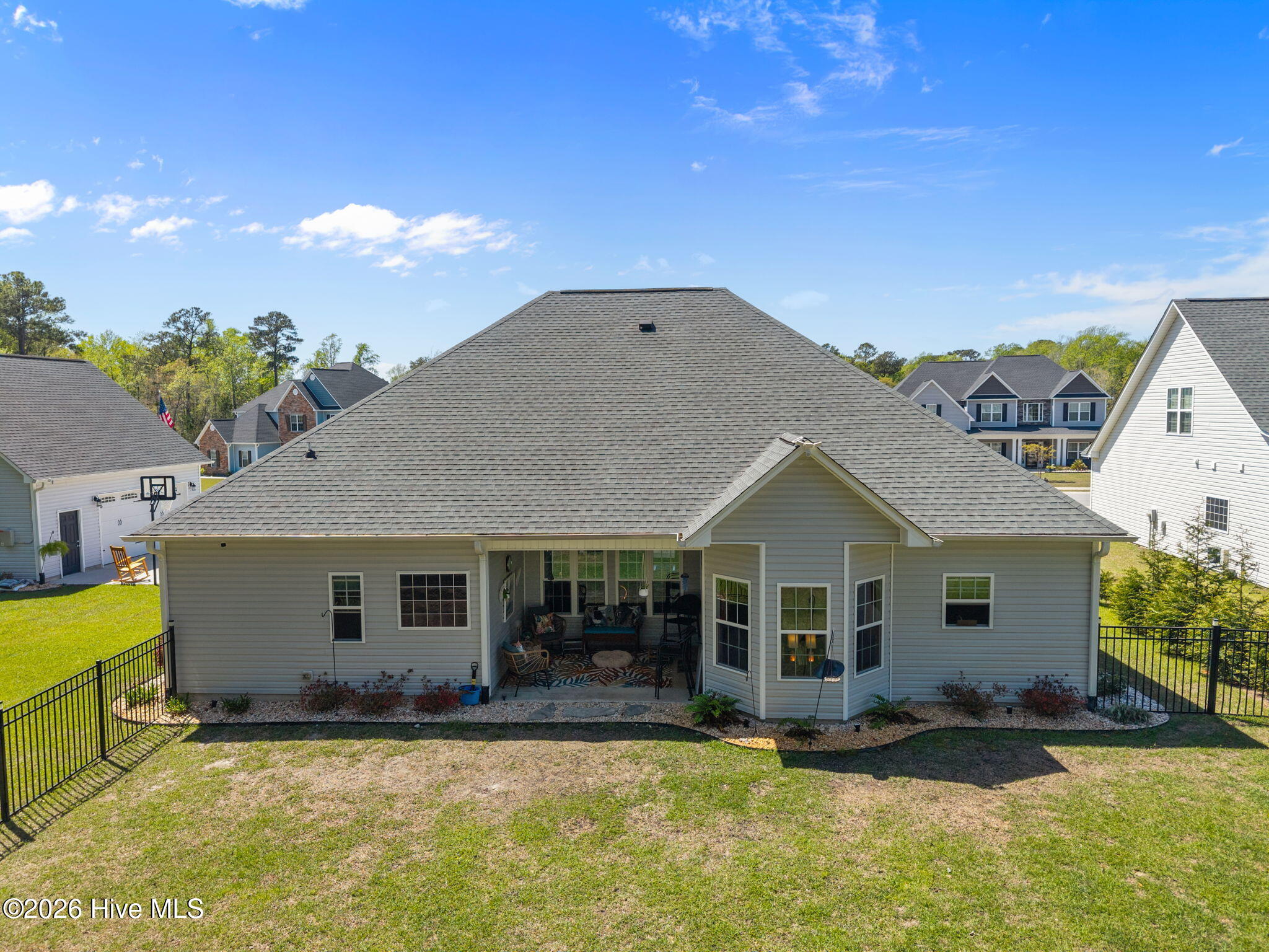 100563665 | Photo 50