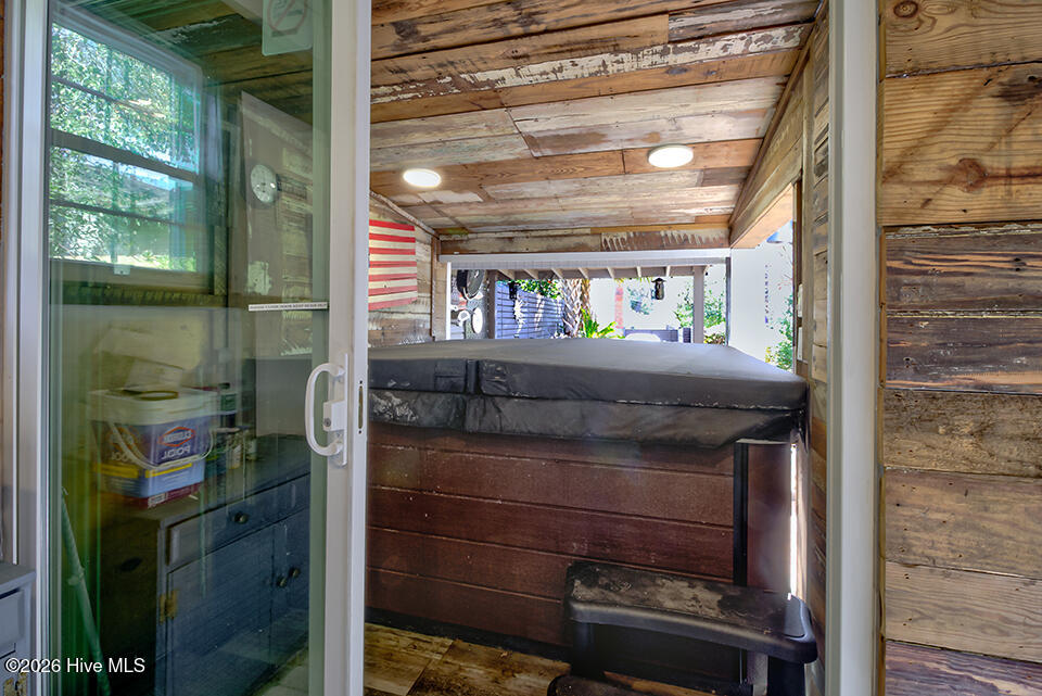 100557542 | Photo 41