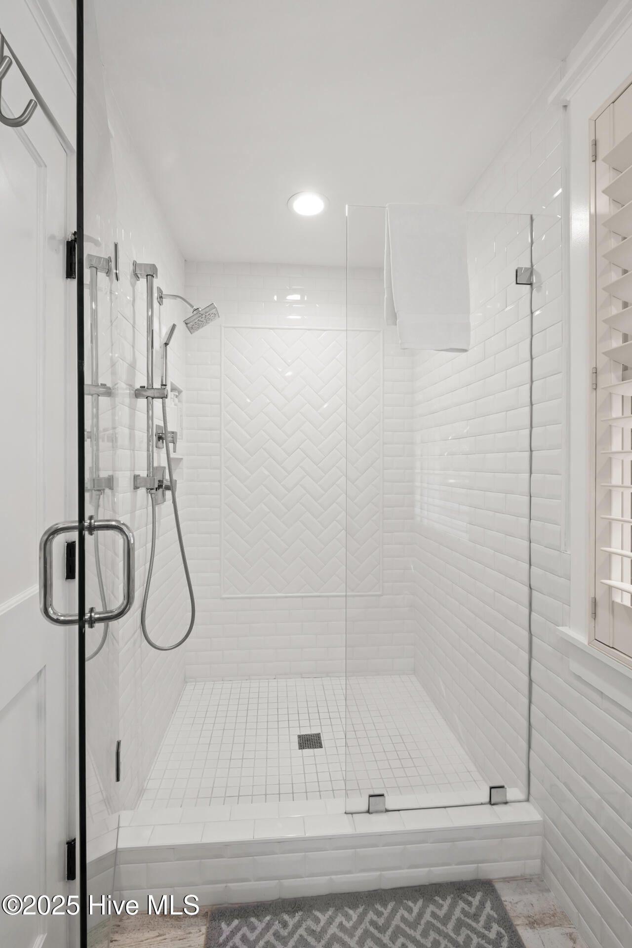 100534470 | Photo 17