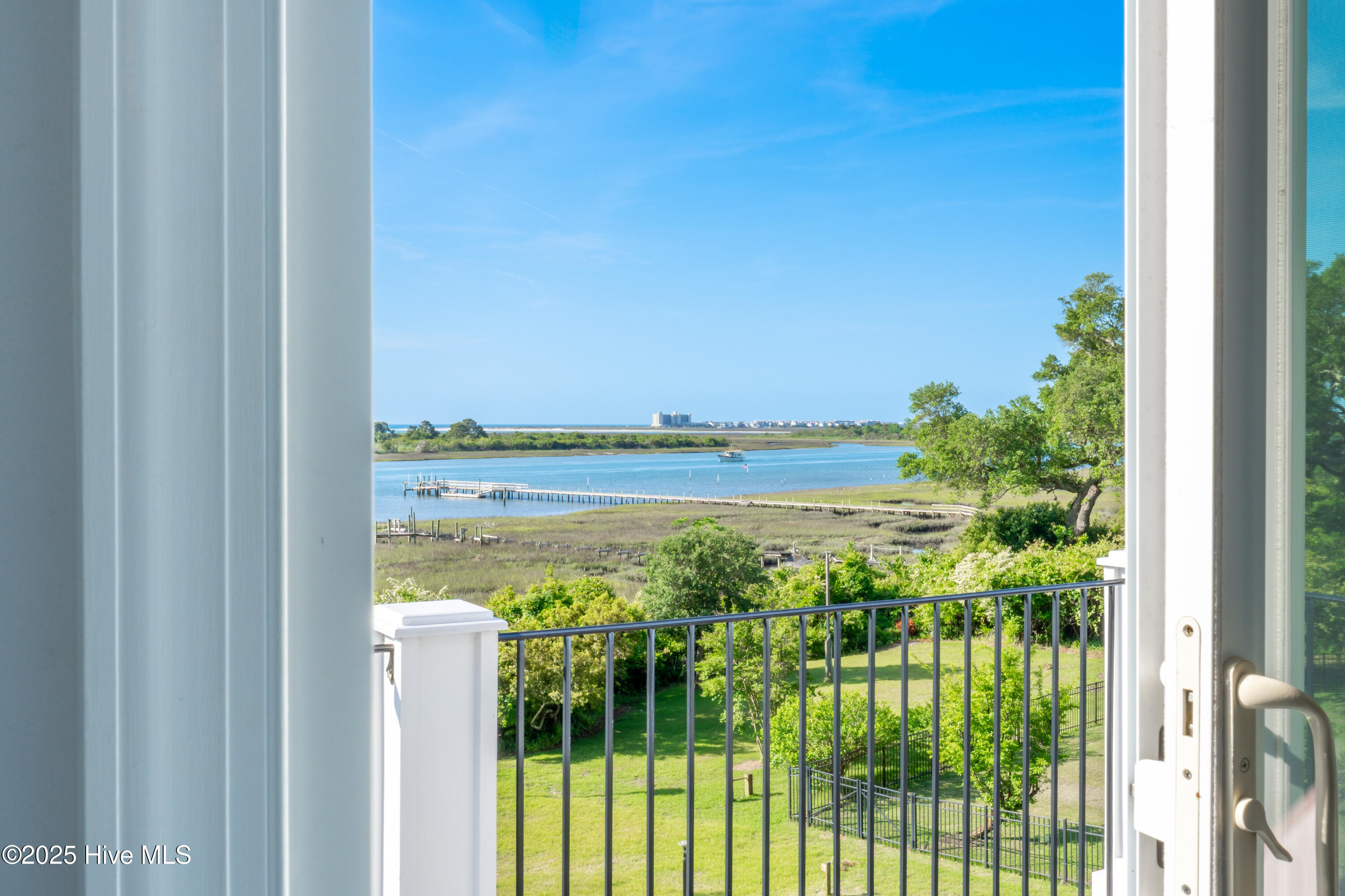 100506223 | Photo 45