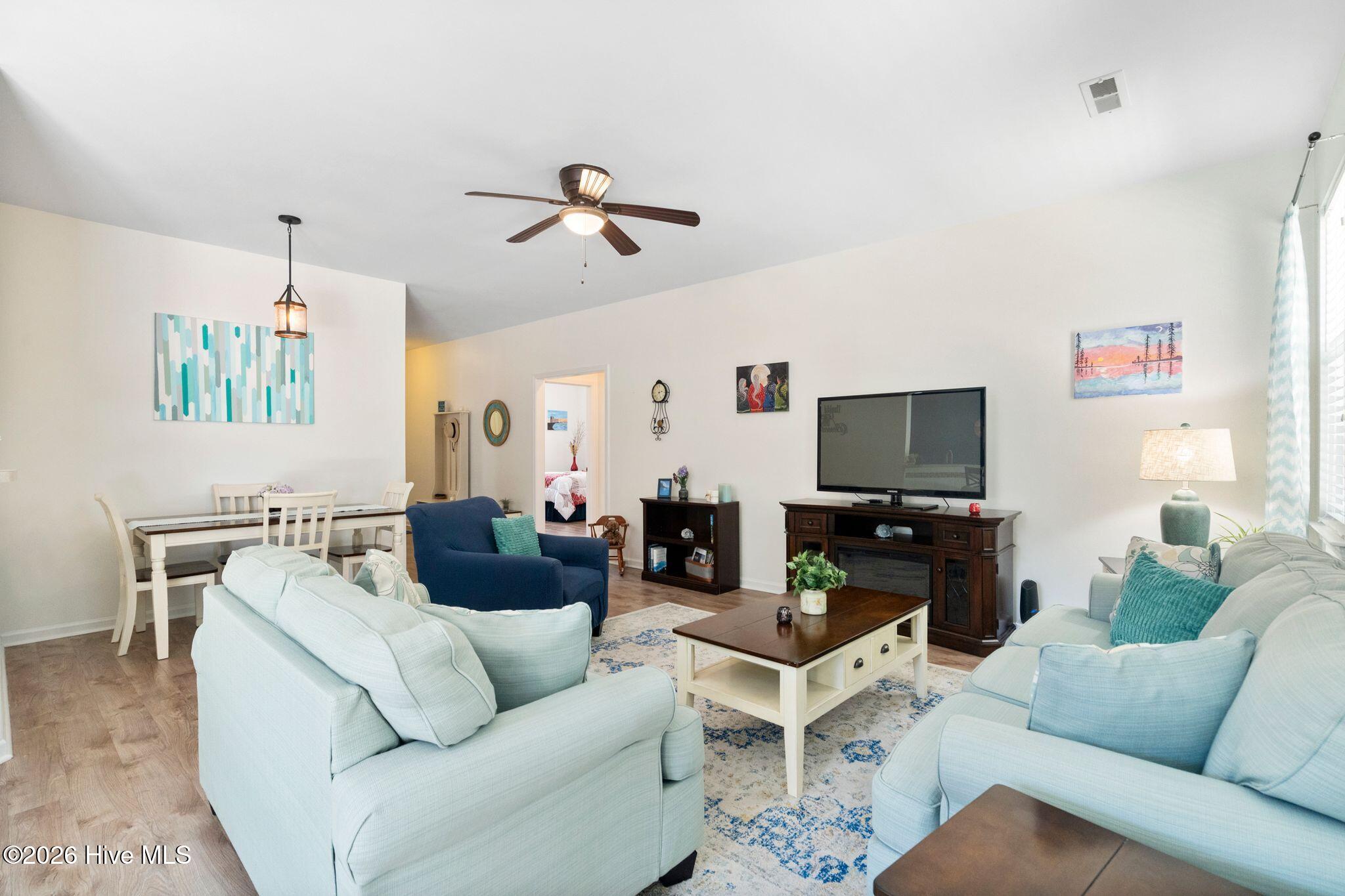 100570513 | Photo 12