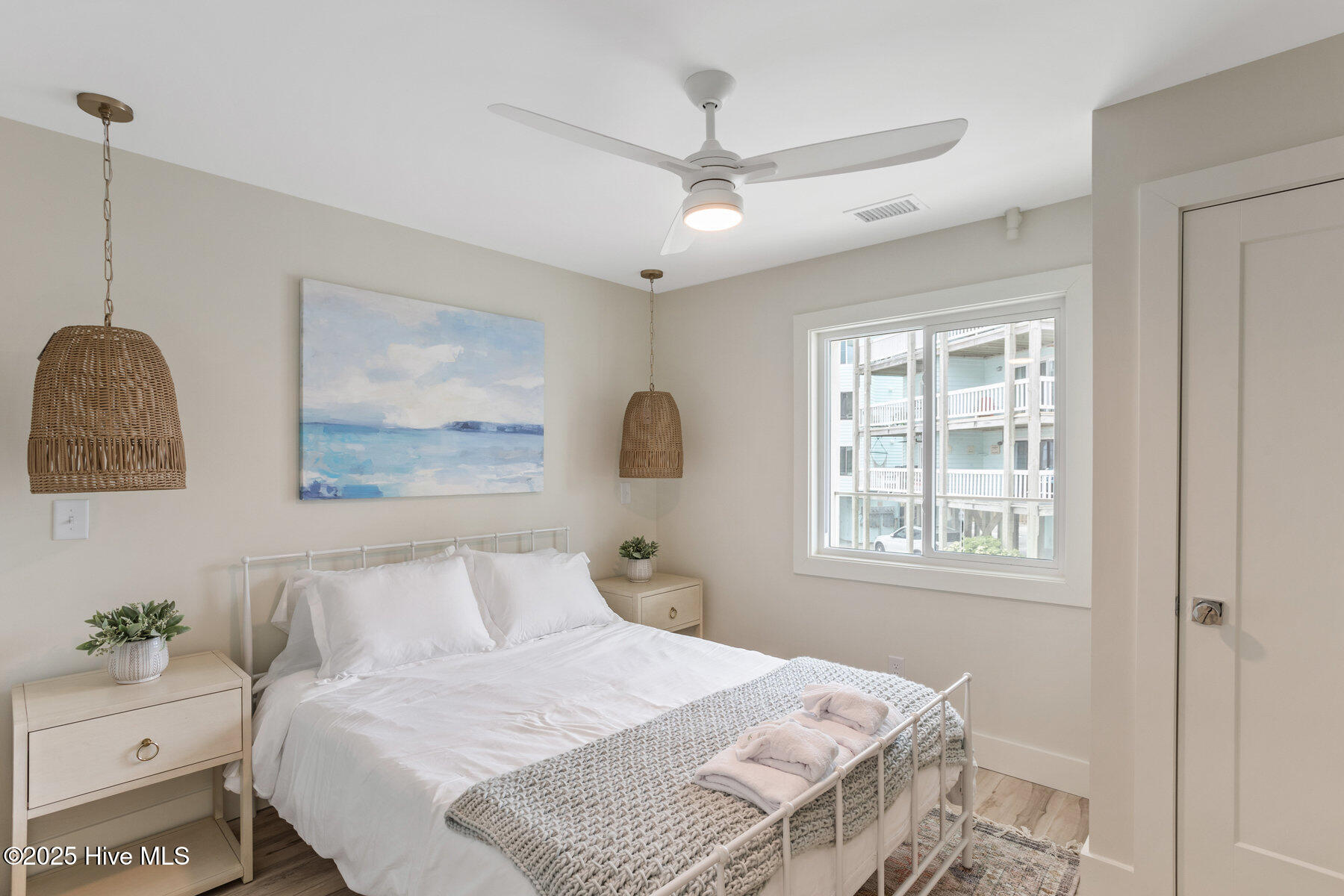 100523205 | Photo 24