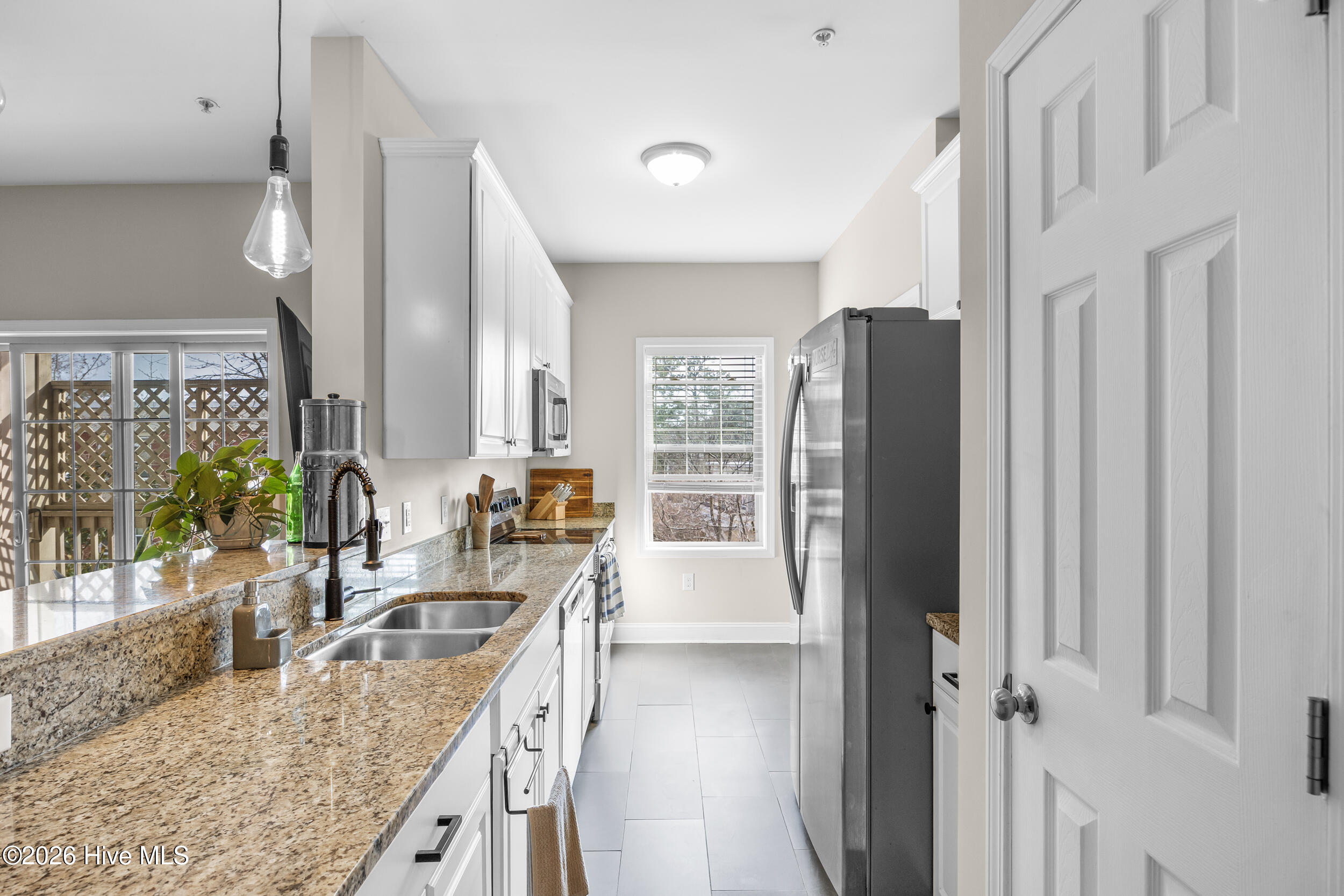 100557127 | Photo 11