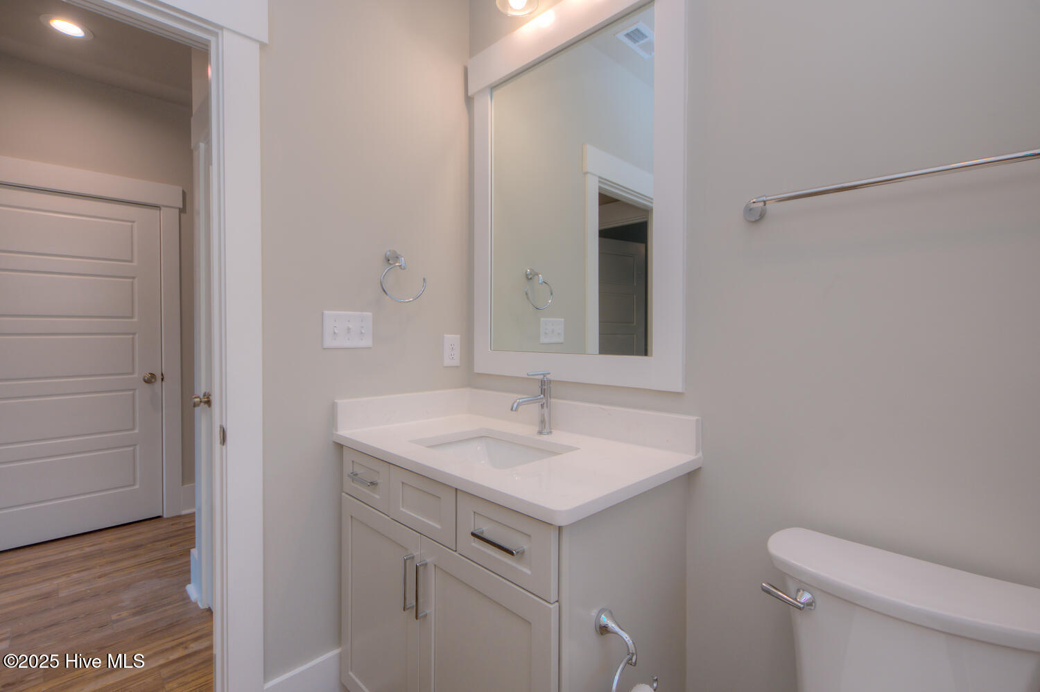 100502884 | Photo 22