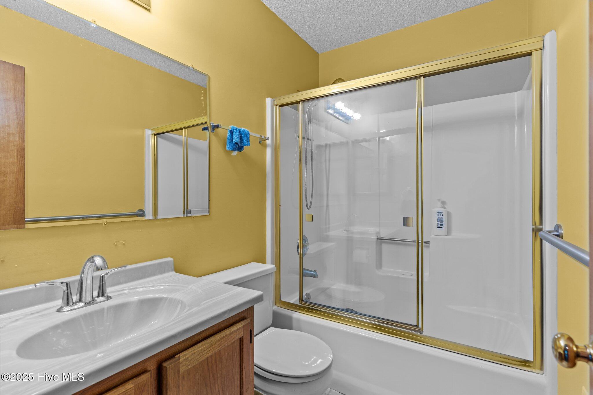 100514247 | Photo 25