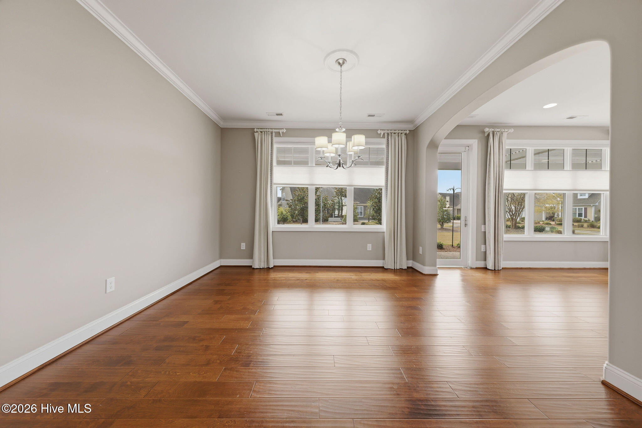 100518693 | Photo 23