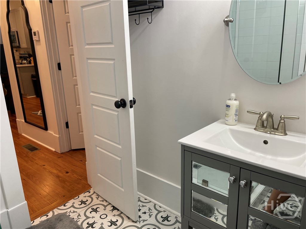 210 E State Street, Savannah, GA, 31401