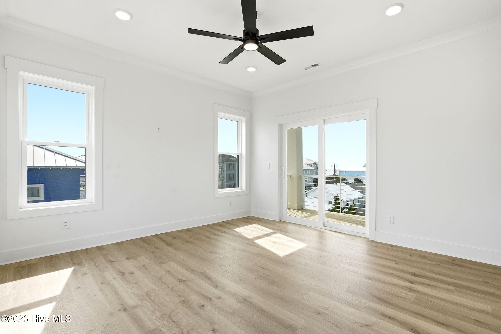 100561284 | Photo 77