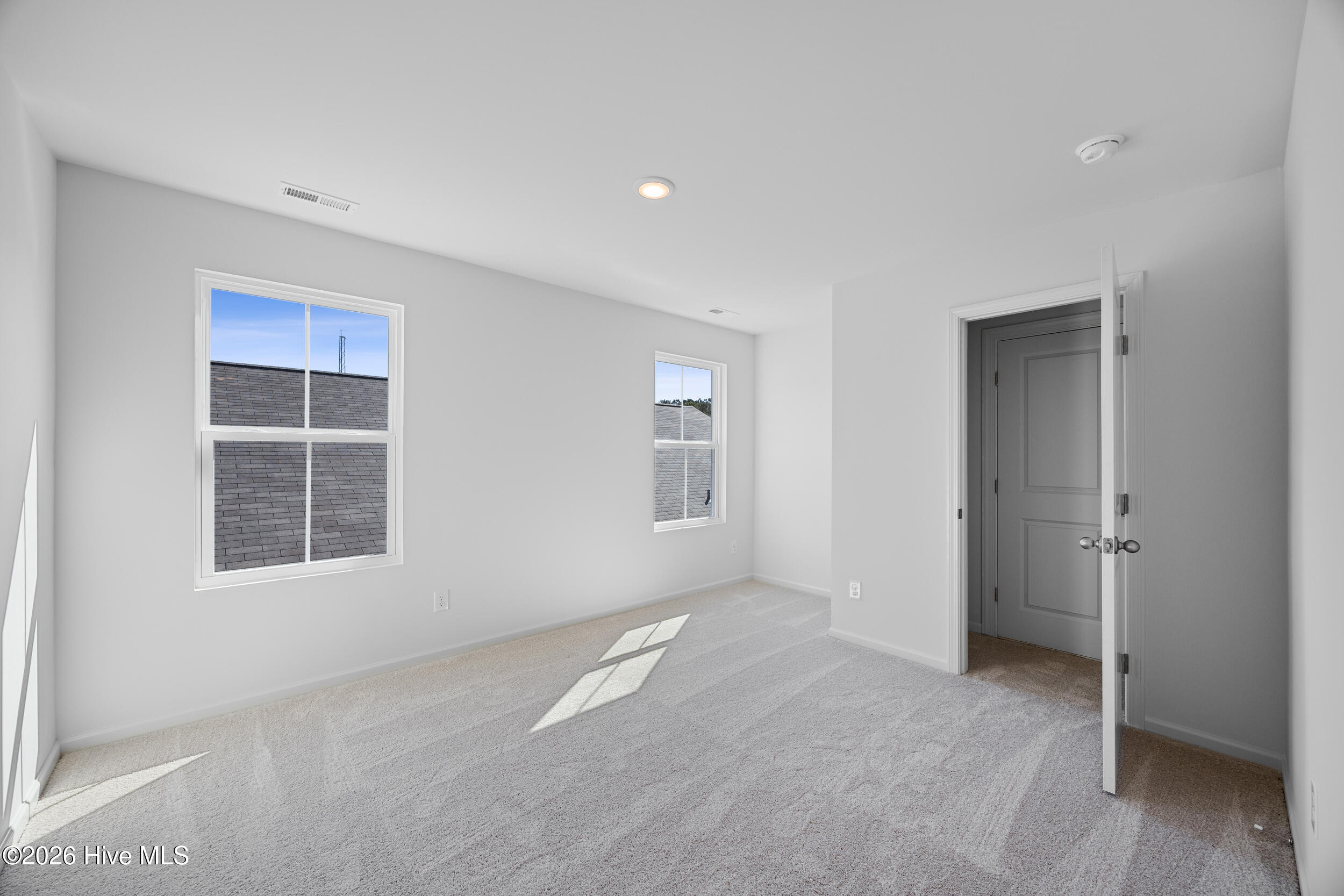 100569640 | Photo 24