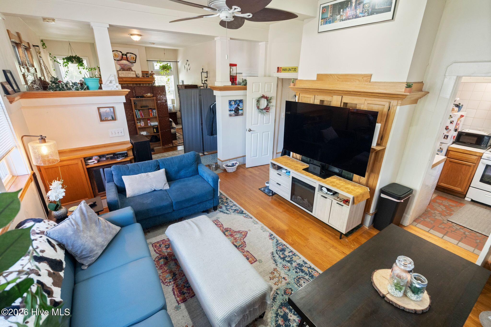 100570327 | Photo 14