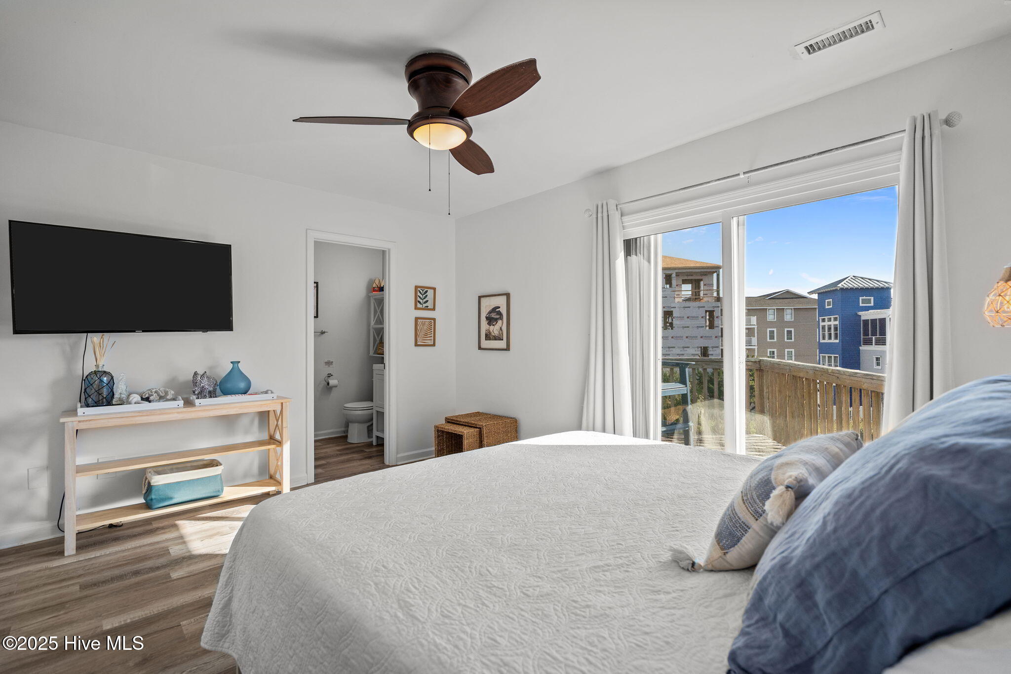 100531812 | Photo 23