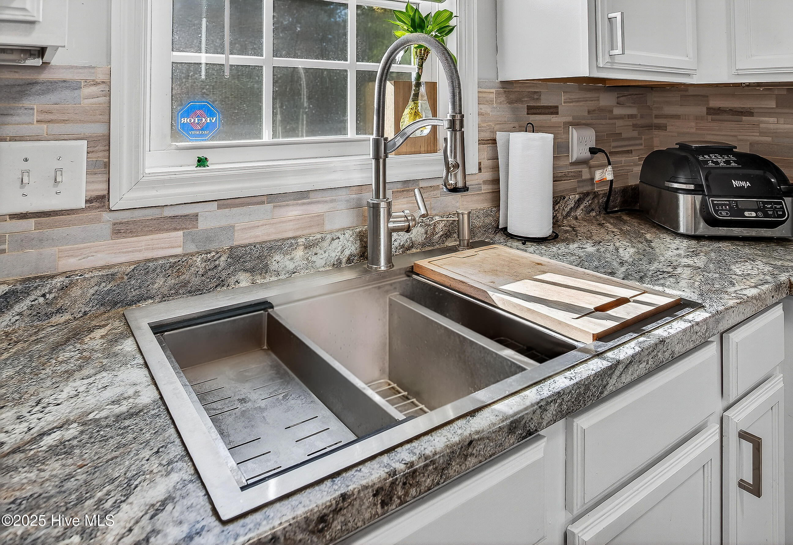 100541753 | Photo 11