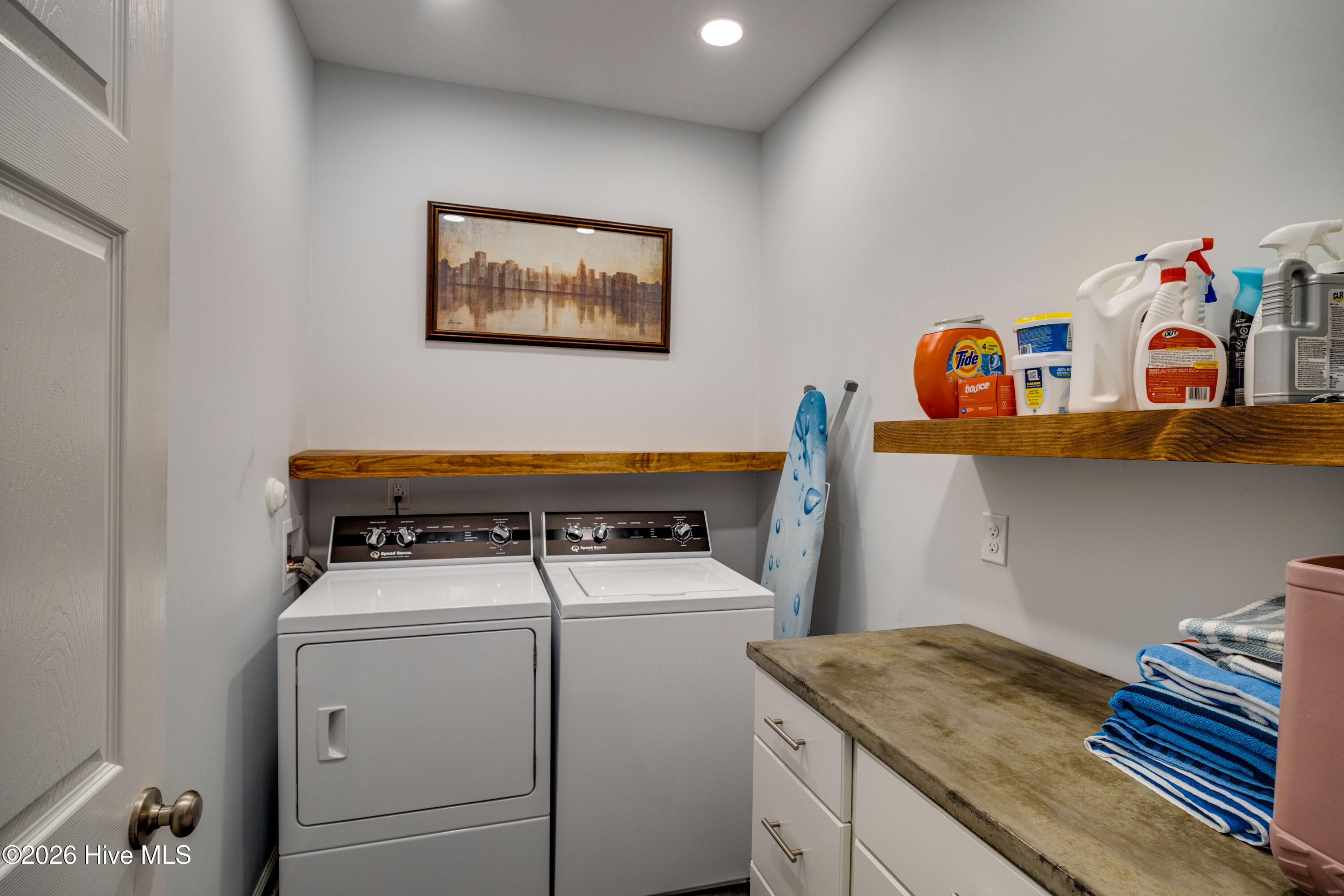 100548978 | Photo 25