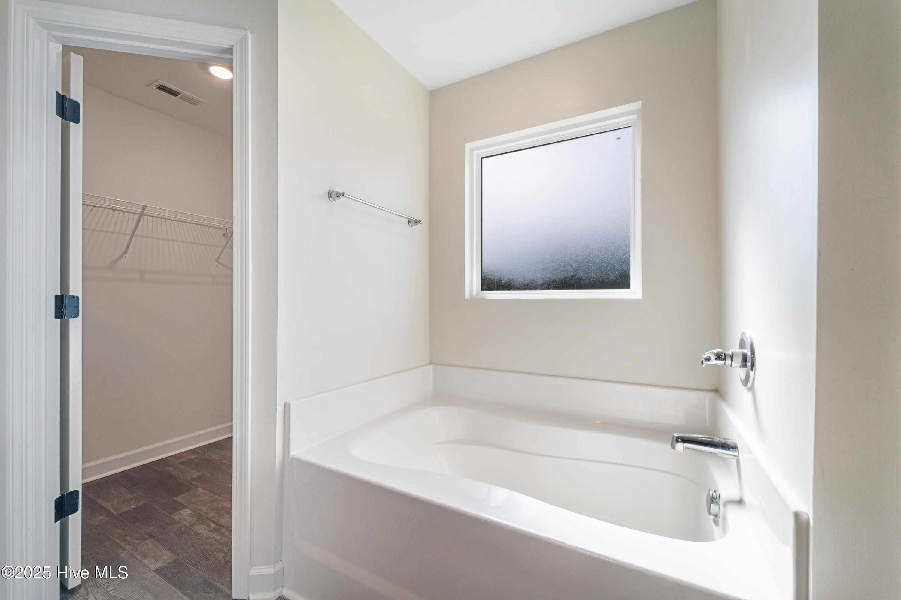 100534550 | Photo 26