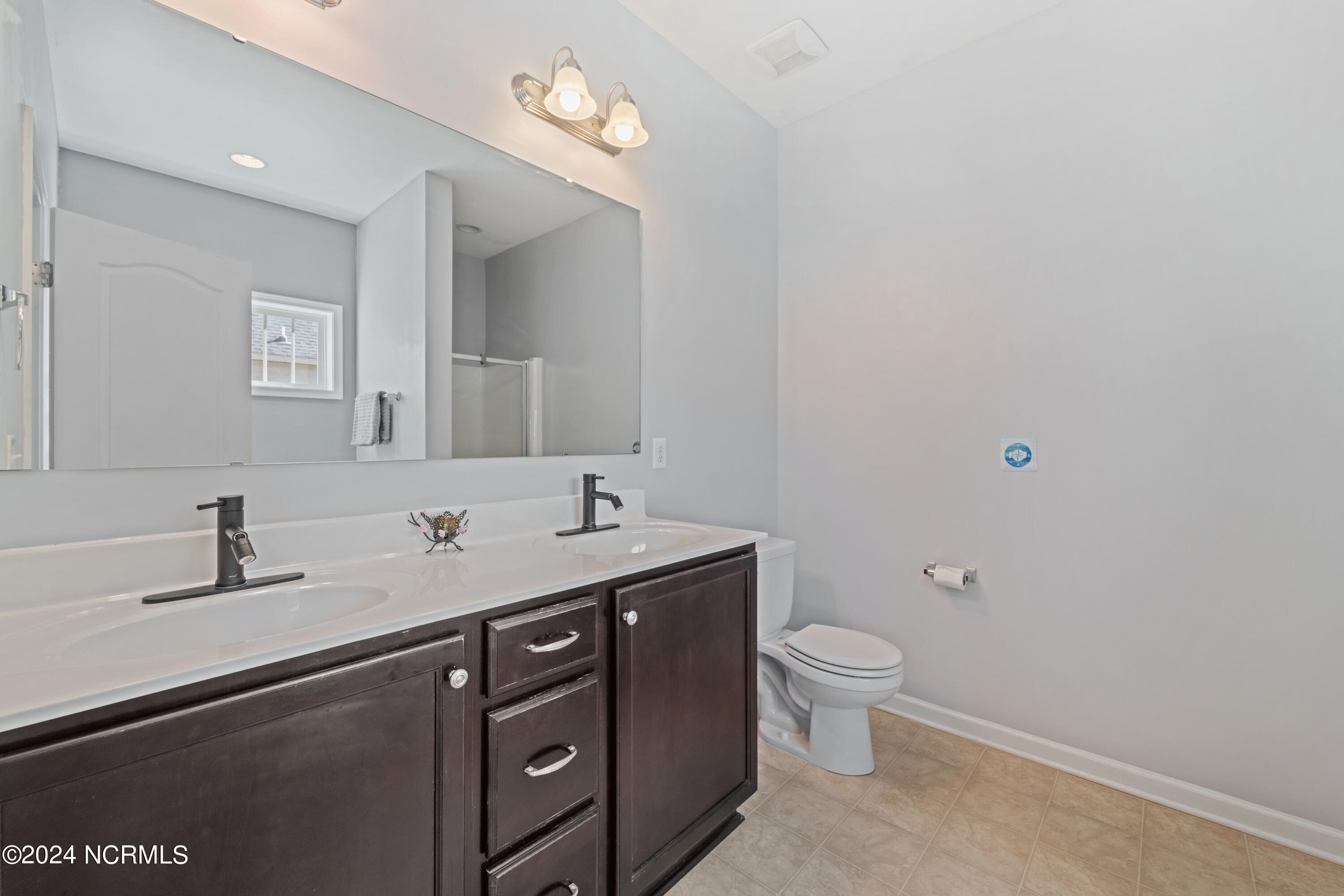 100547938 | Photo 14