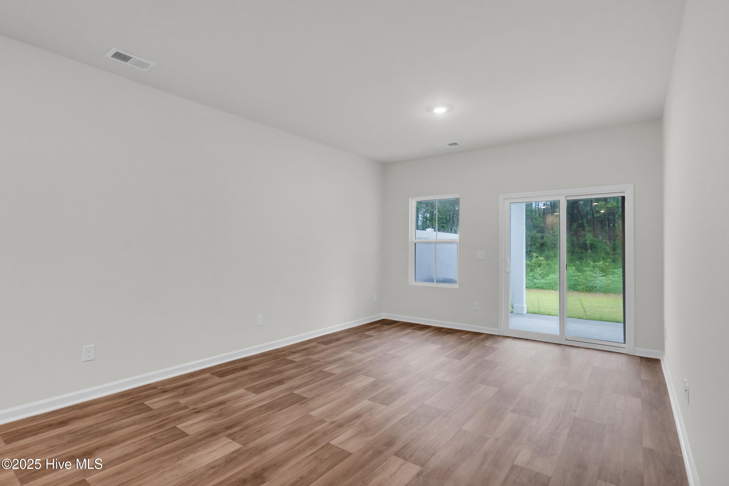 100521240 | Photo 17