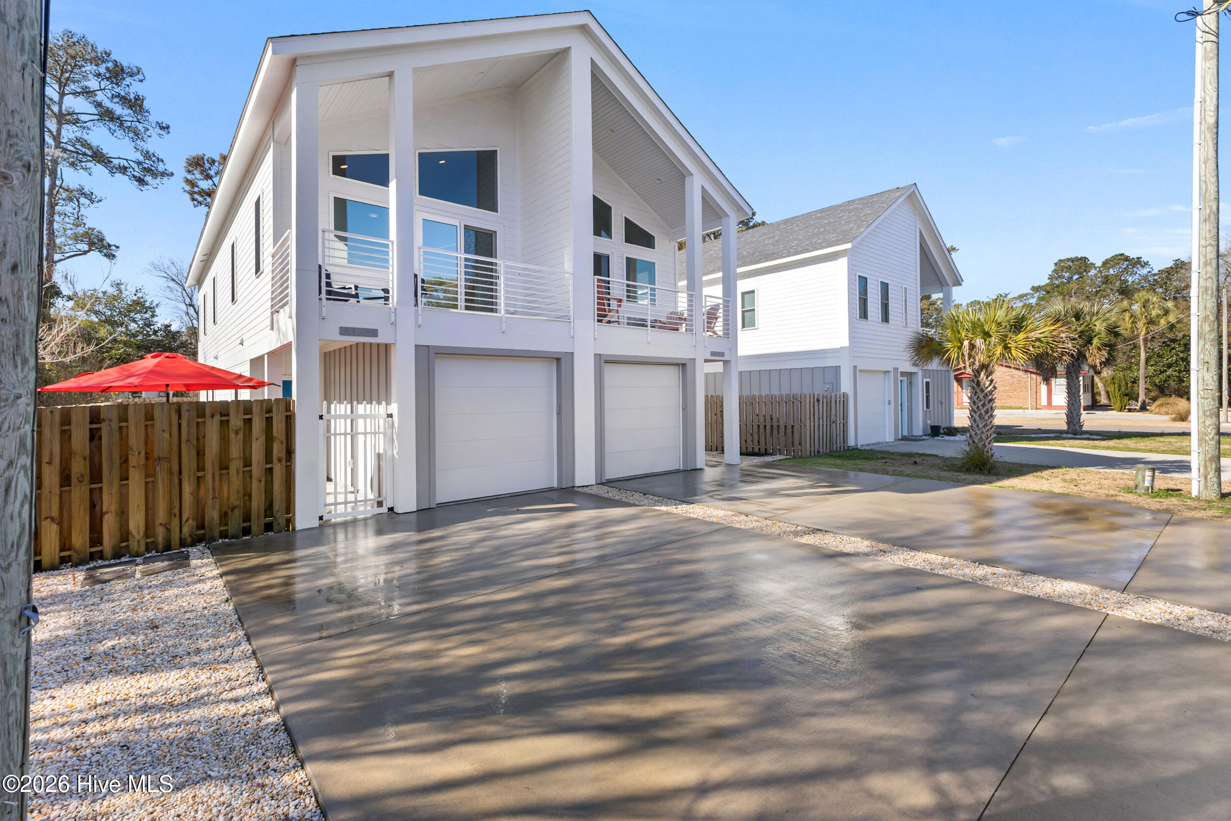 100557840 | Photo 27