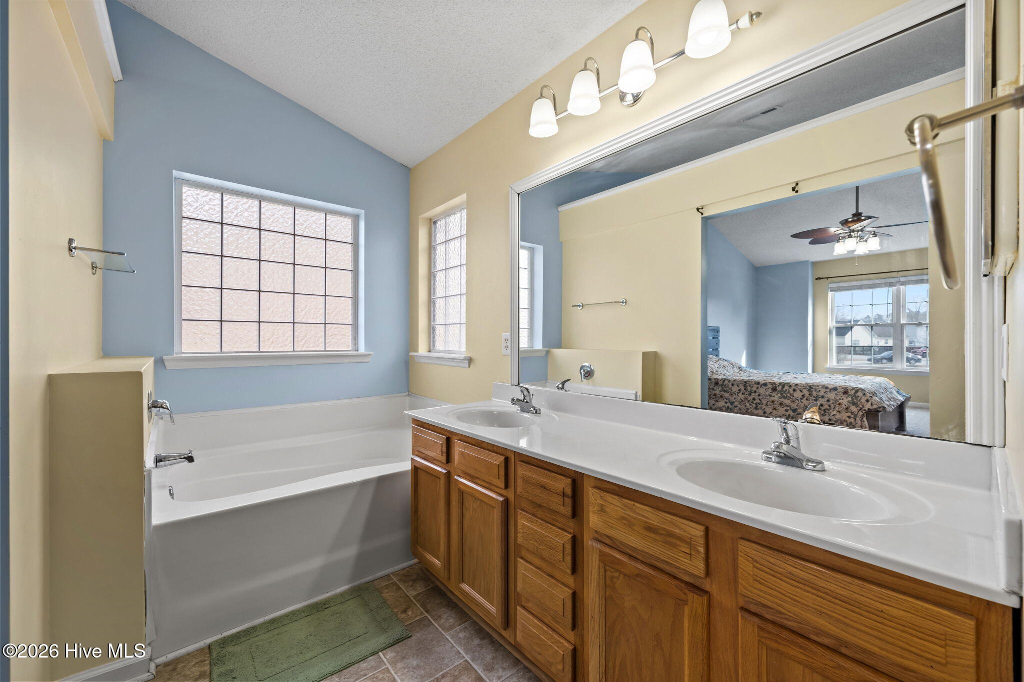 100552241 | Photo 27