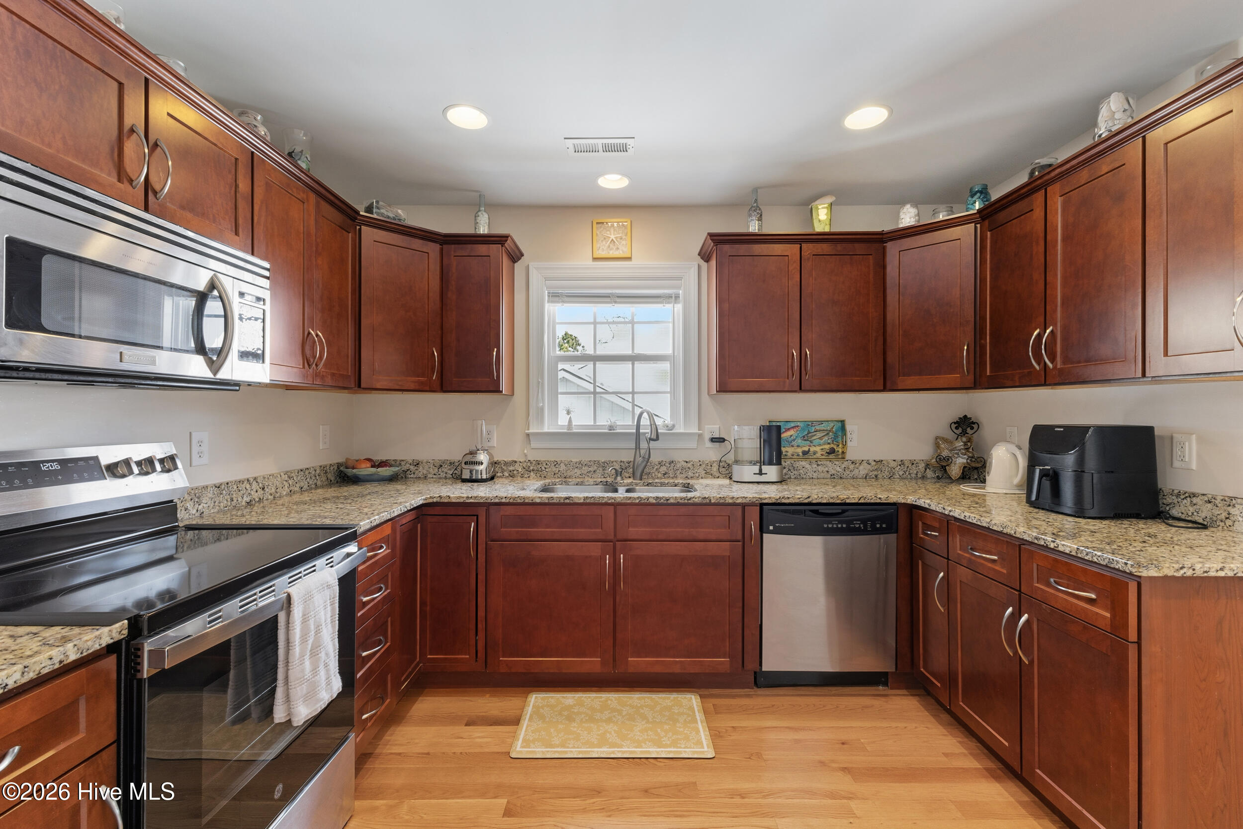 100564508 | Photo 26