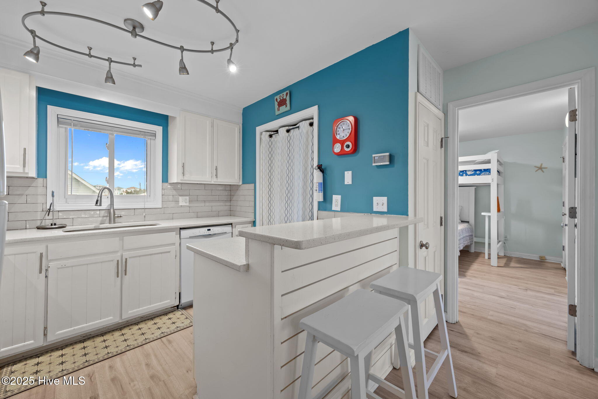 100544977 | Photo 14