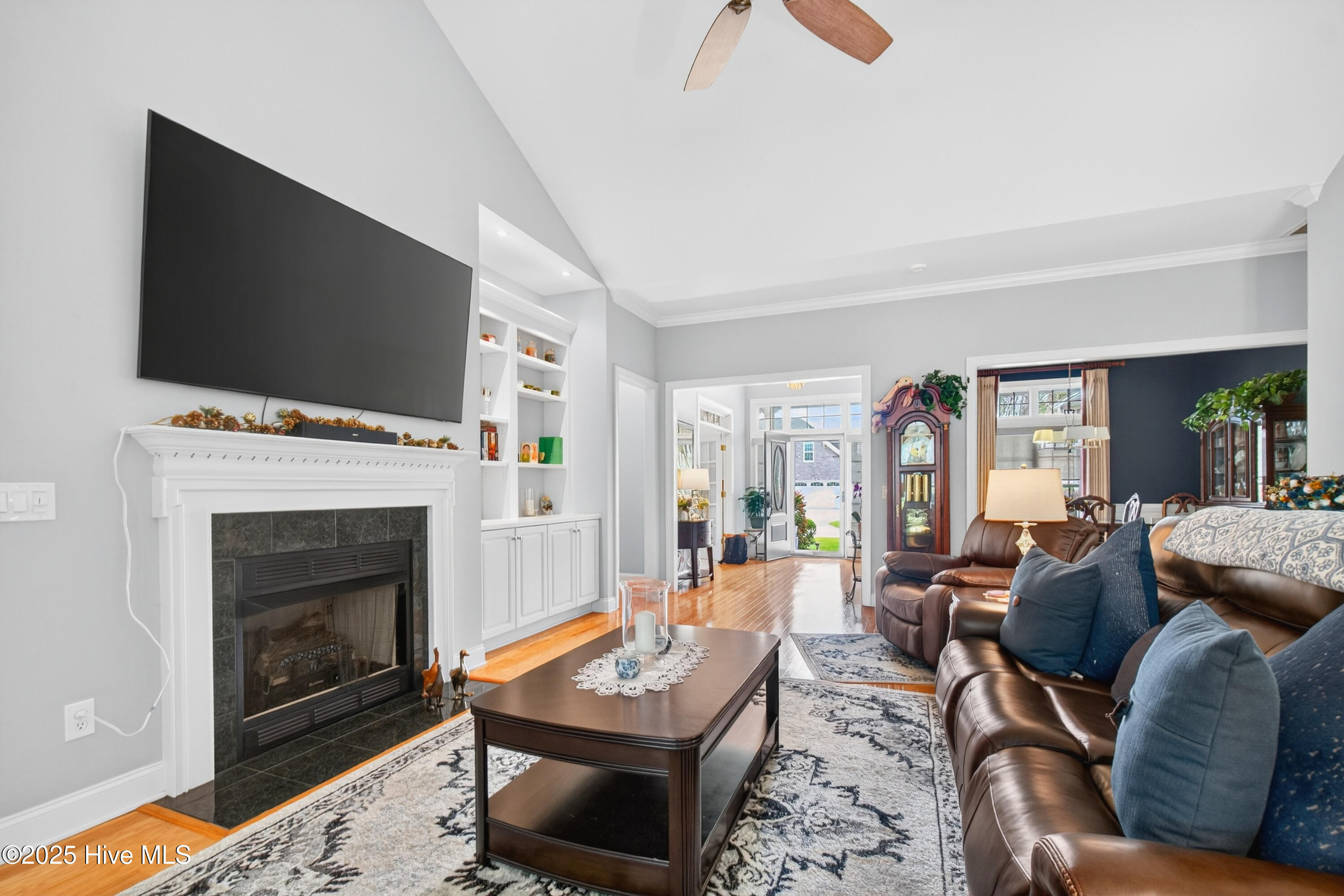 100535406 | Photo 11