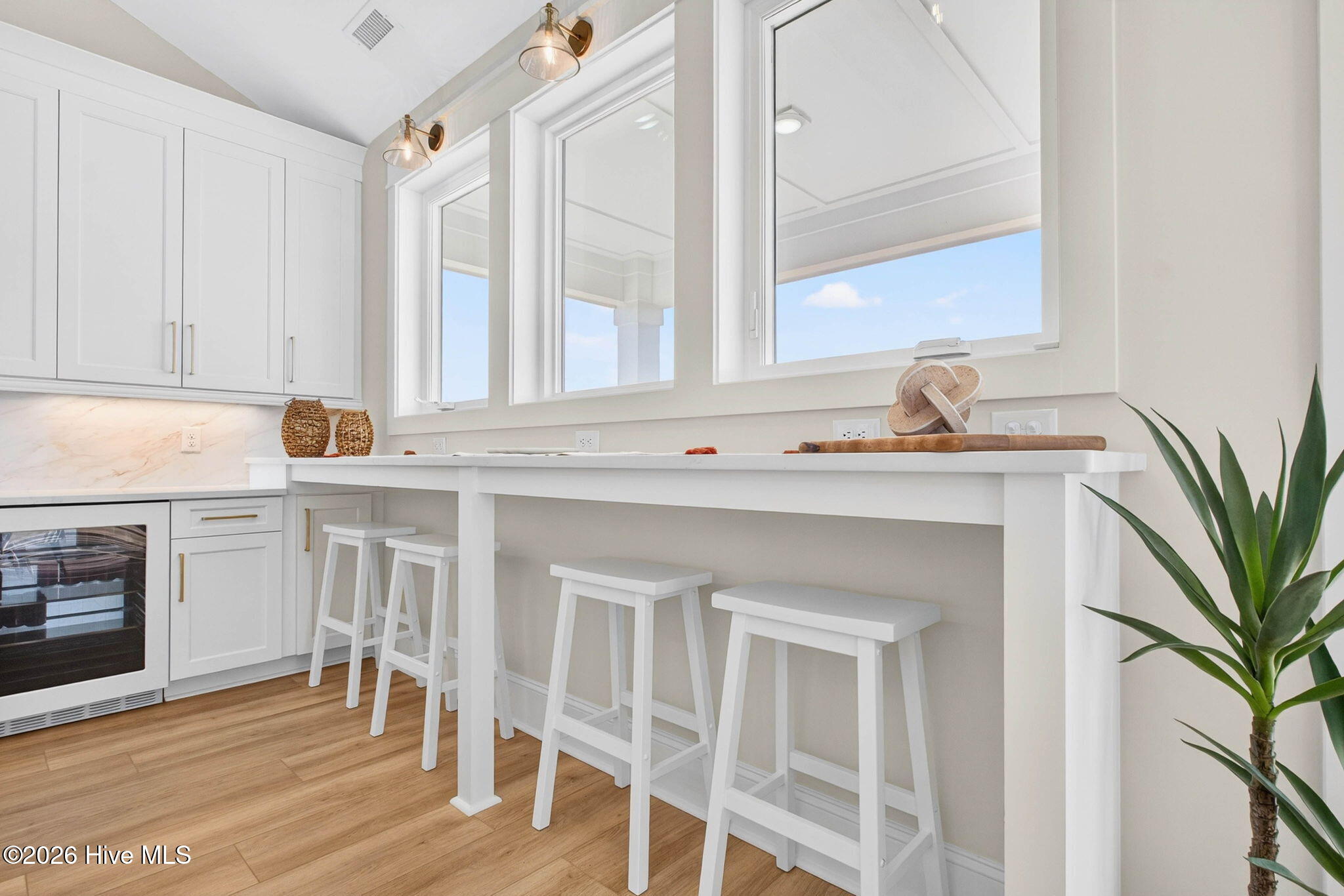 100570262 | Photo 15